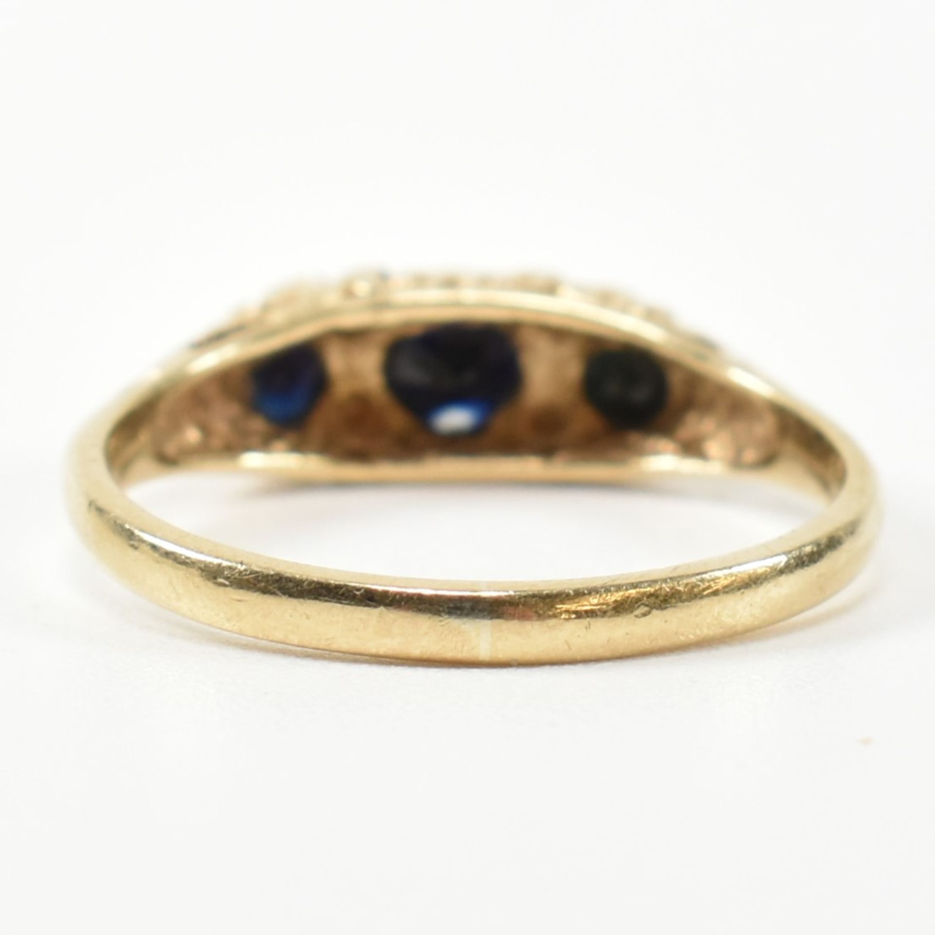 HALLMARKED 9CT GOLD DIAMOND & SAPPHIRE HALF HOOP RING - Bild 3 aus 9