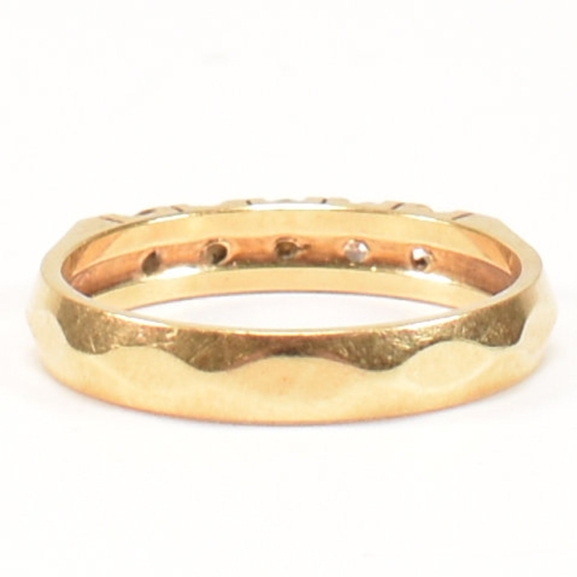 18CT GOLD & DIAMOND FIVE STONE RING - Image 6 of 9