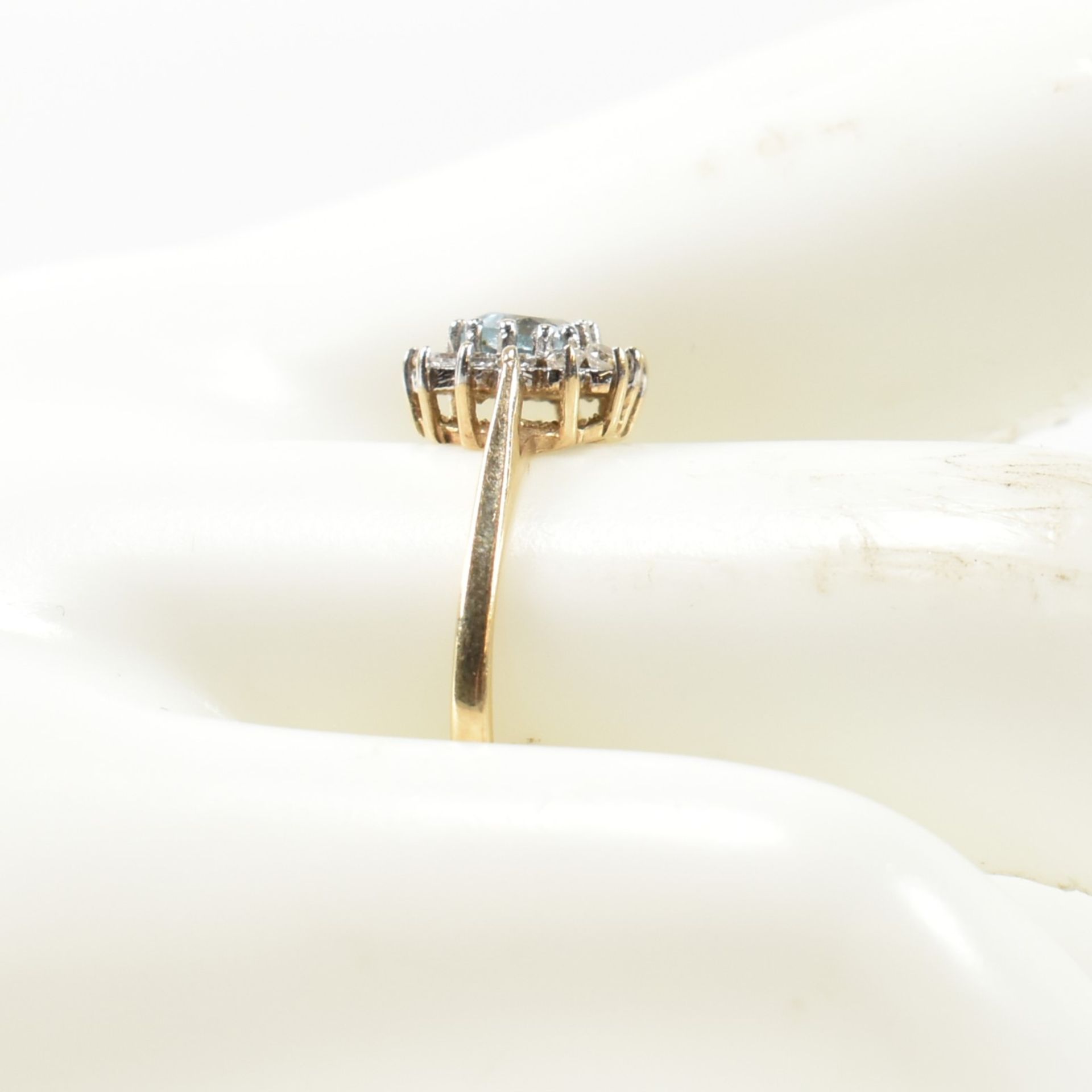 HALLMARKED 9CT GOLD TOPAZ & CZ HEART CLUSTER RING - Image 8 of 9