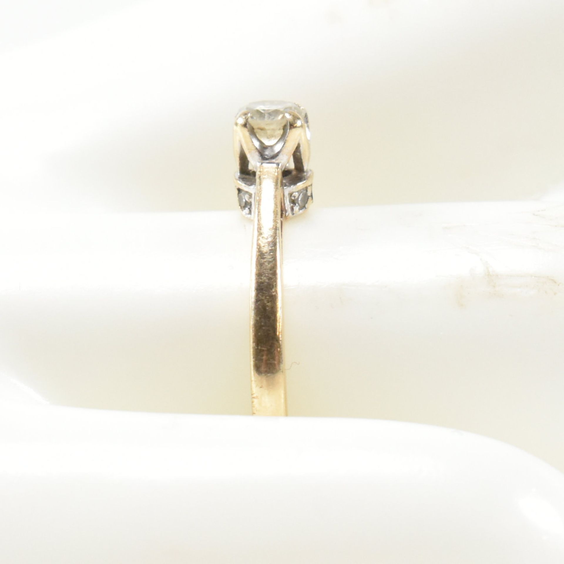 HALLMARKED 9CT GOLD & DIAMOND SOLITAIRE RING - Image 7 of 9
