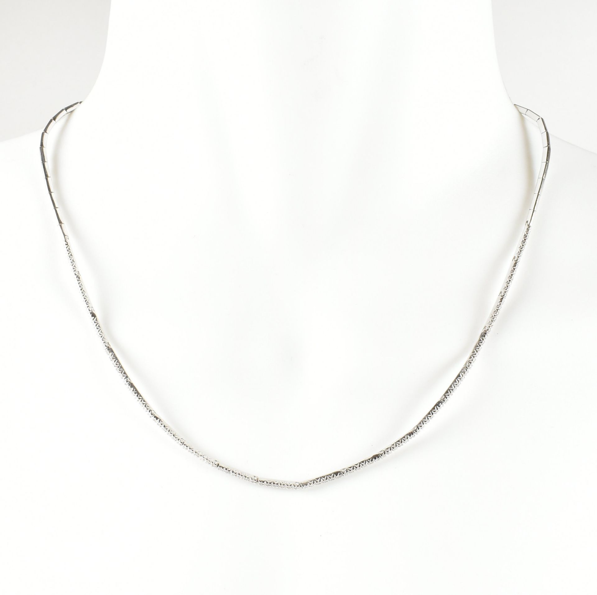 HALLMARKED 18CT WHITE GOLD & DIAMOND LINE NECKLACE - Image 7 of 9