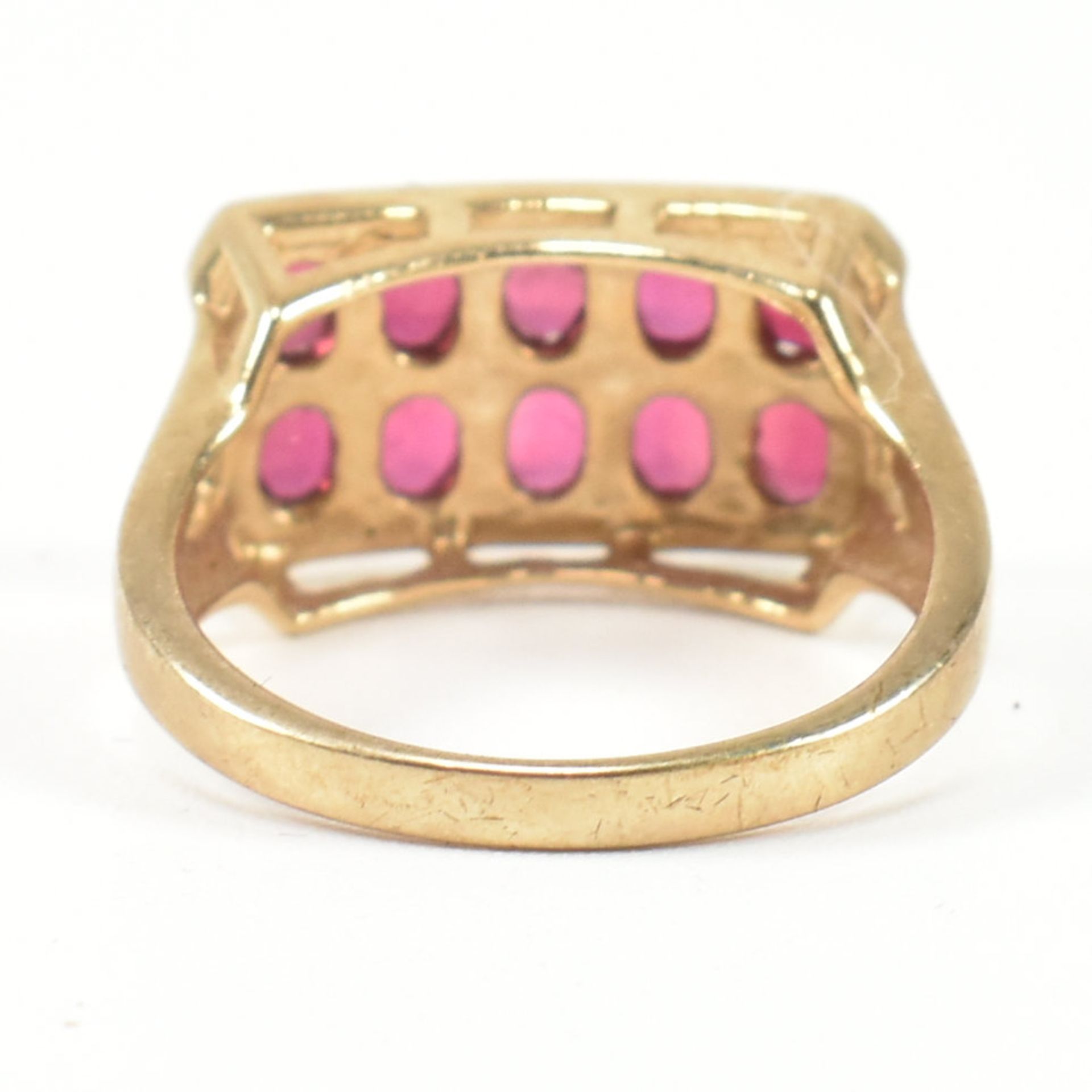 HALLMARKED 9CT GOLD & GARNET RING - Image 5 of 7