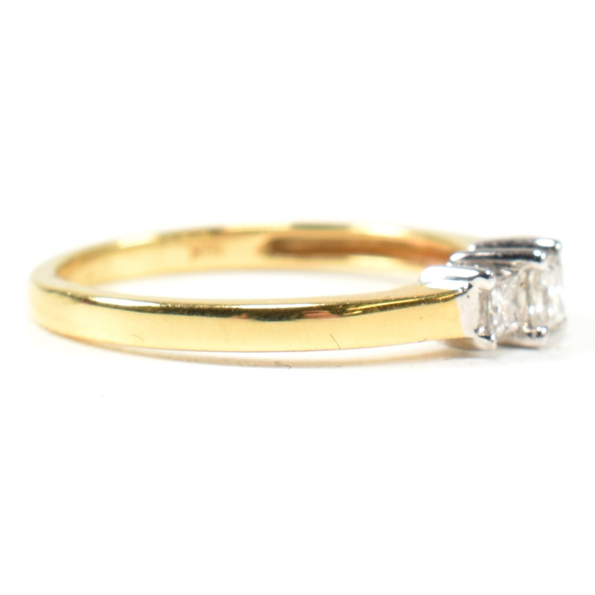 HALLMARKED 18CT GOLD & DIAMOND THREE STONE RING - Image 5 of 11