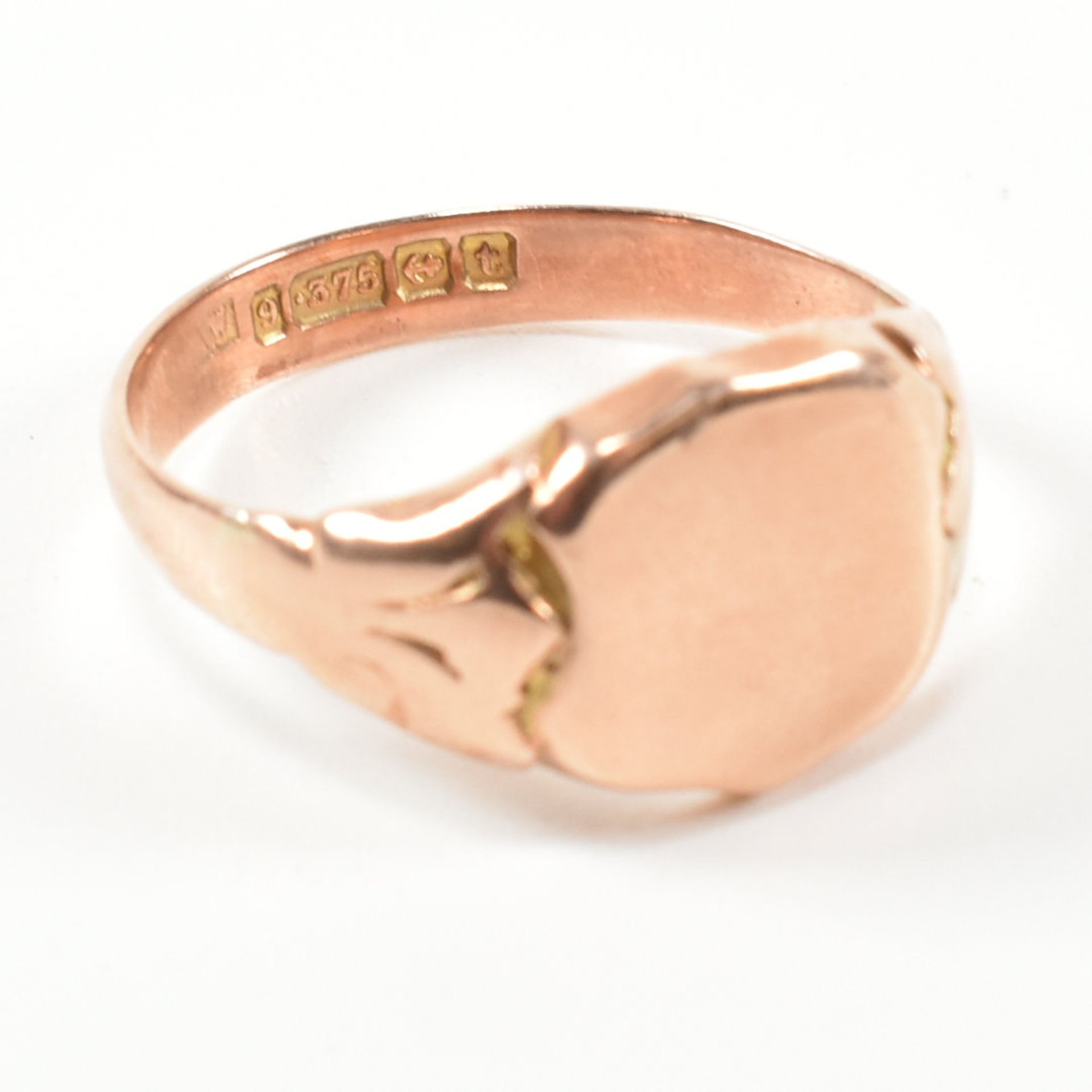 EARLY 20TH CENTURY HALLMARKED 9CT ROSE GOLD SHIELD SIGNET RING - Image 6 of 7