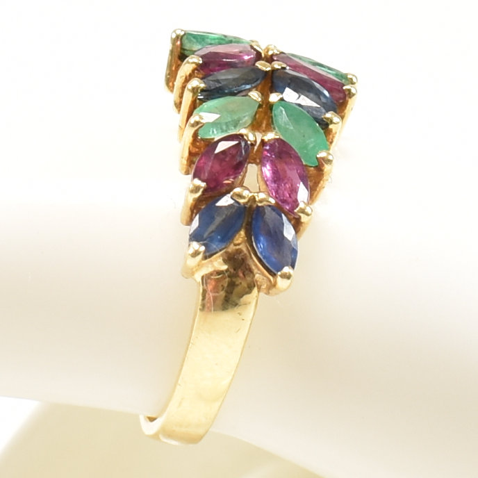 18CT GOLD EMERALD & SAPPHIRE & RUBY CLUSTER RING - Image 8 of 9