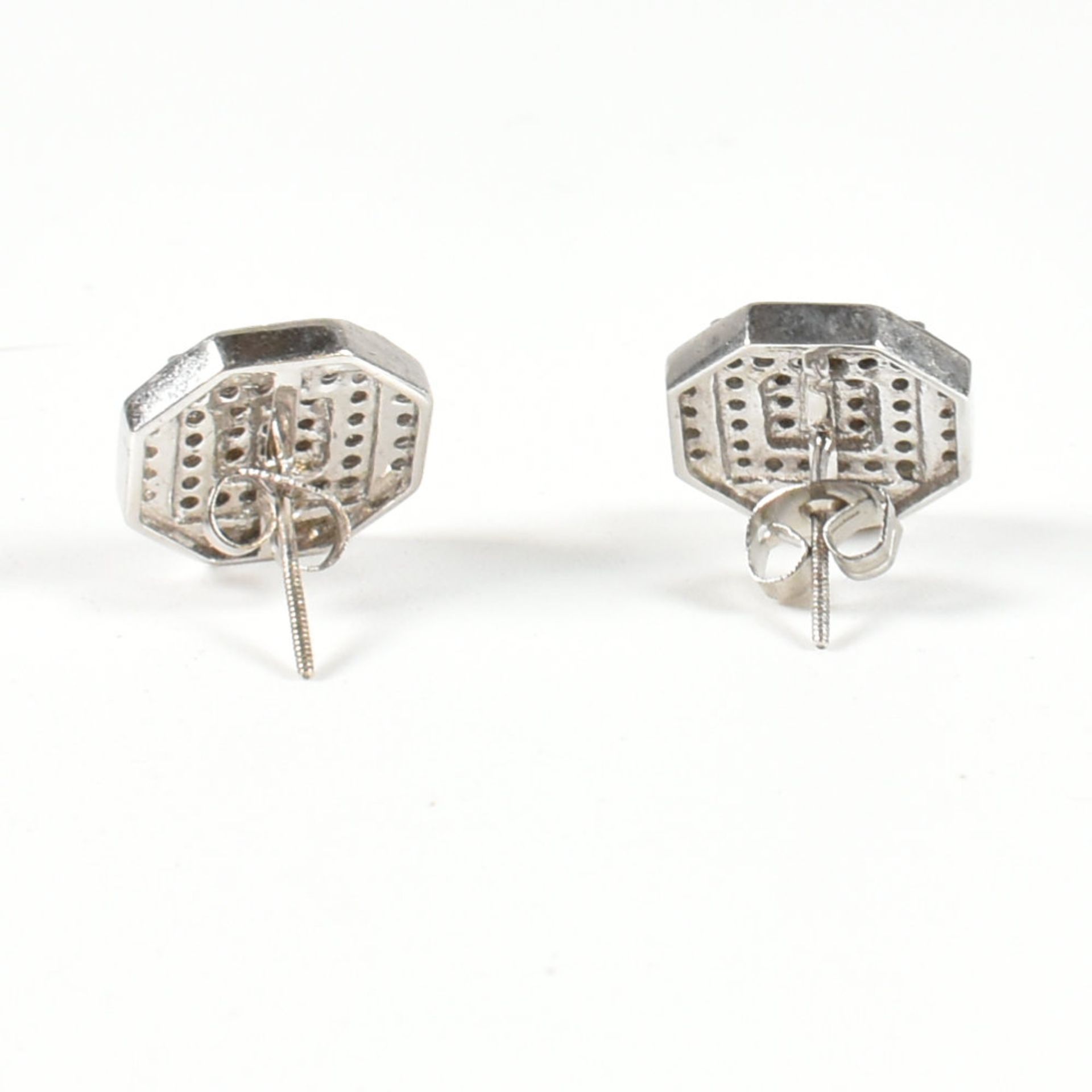 PAIR OF WHITE GOLD & DIAMOND ART DECO STYLE CLUSTER EARRINGS - Image 4 of 5