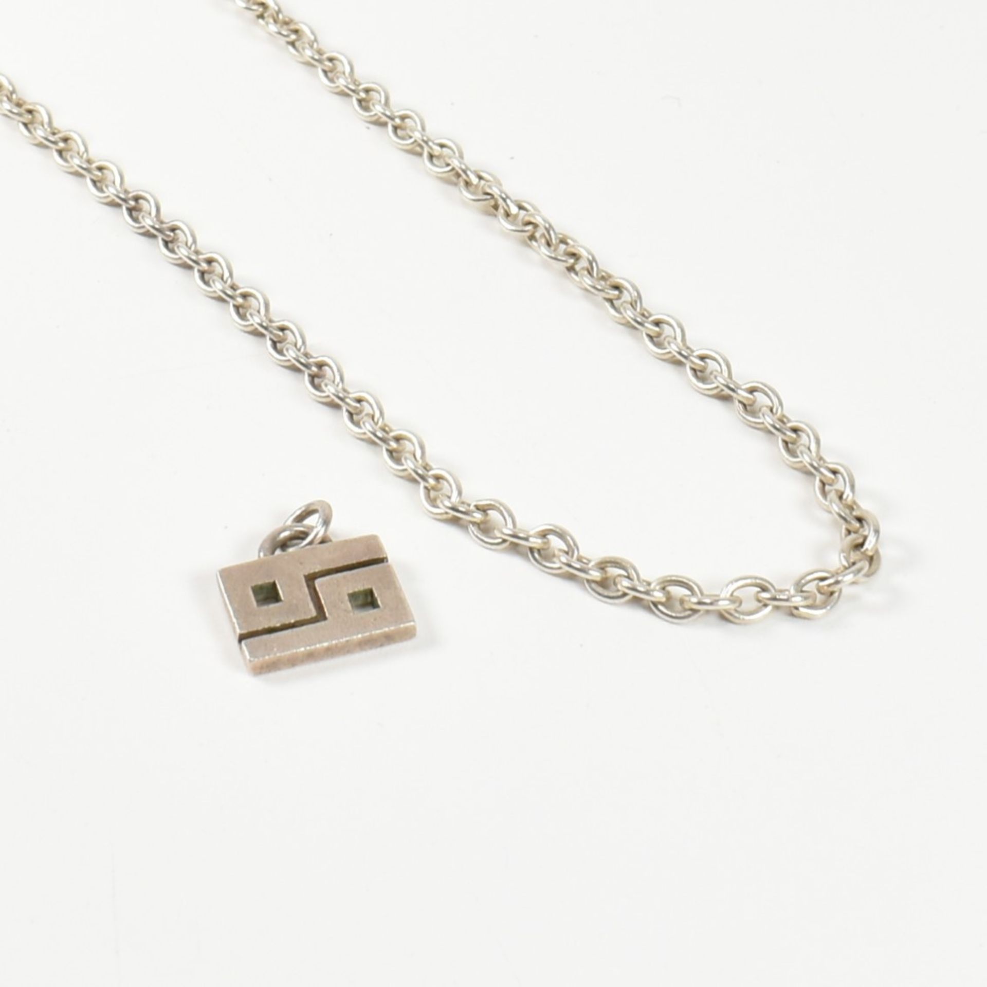 HALLMARKED SILVER GUCCI NECKLACE PENDANT & SILVER CHAIN NECKLACE - Image 2 of 6