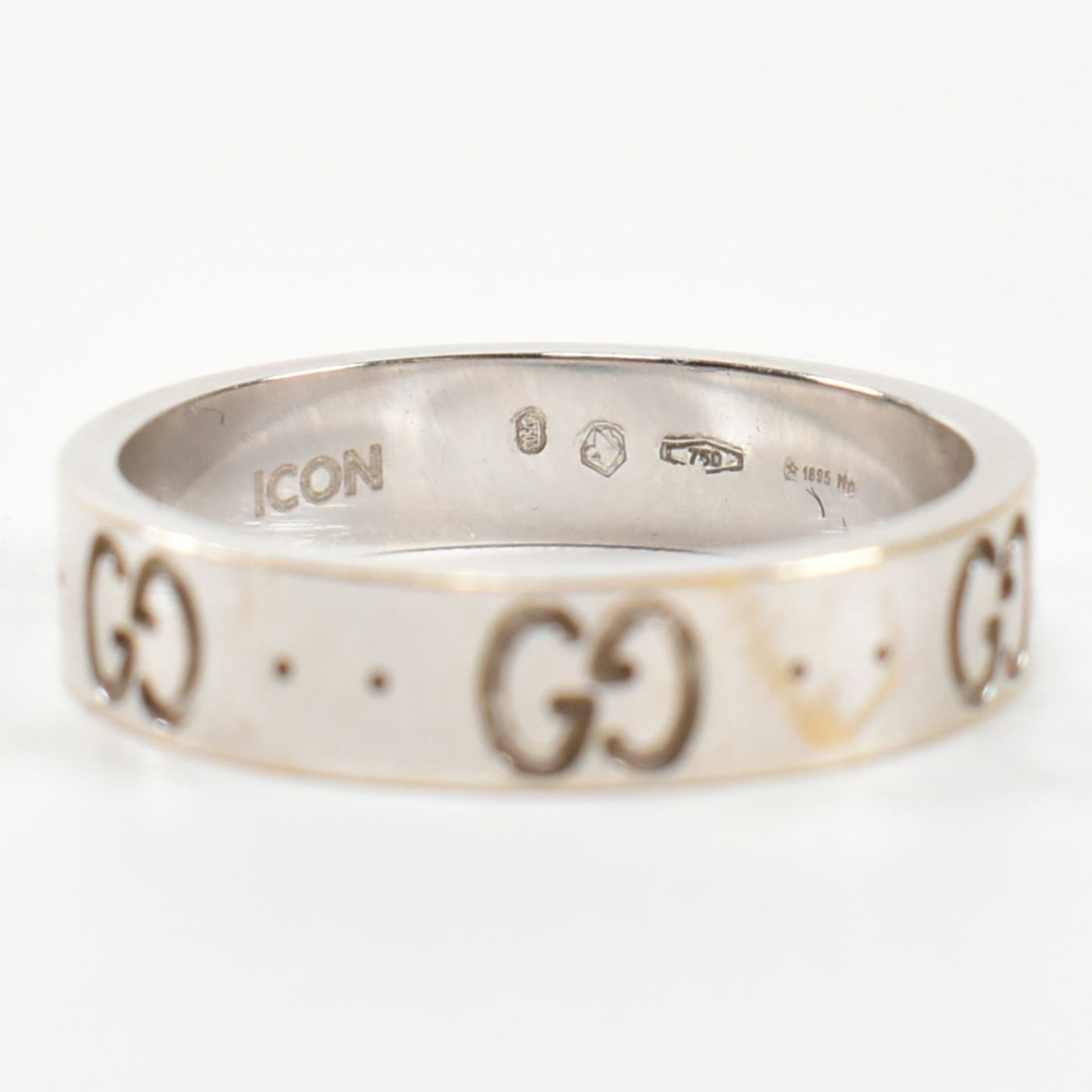 HALLMARKED 18CT WHITE GOLD GUCCI ICON BAND RING - Image 6 of 8