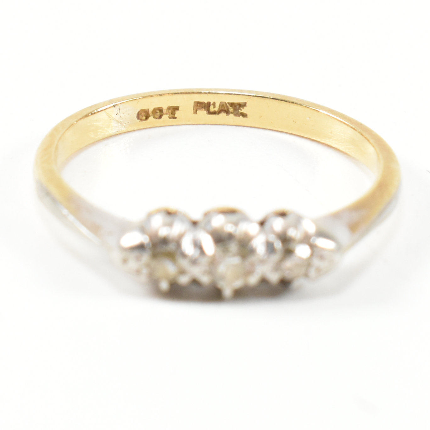 9CT GOLD & PLATINUM DIAMOND THREE STONE RING - Image 9 of 10