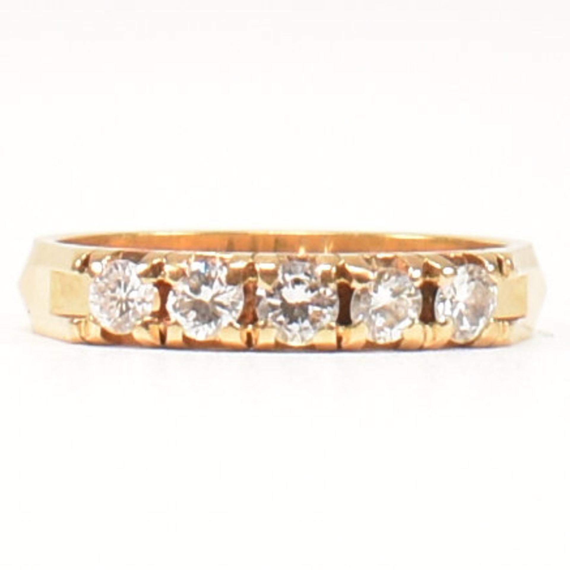 18CT GOLD & DIAMOND FIVE STONE RING