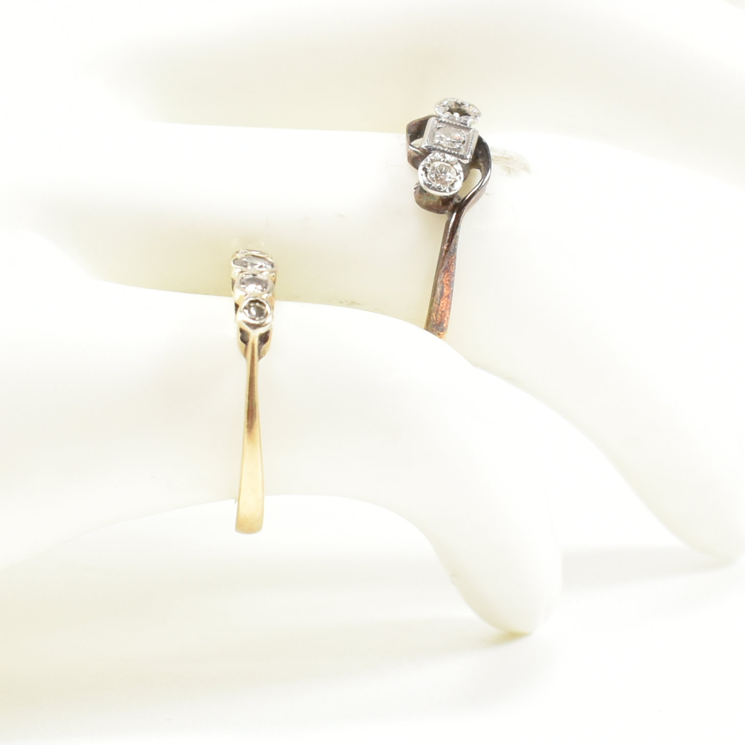 TWO 18CT GOLD & DIAMOND RINGS - Bild 8 aus 8