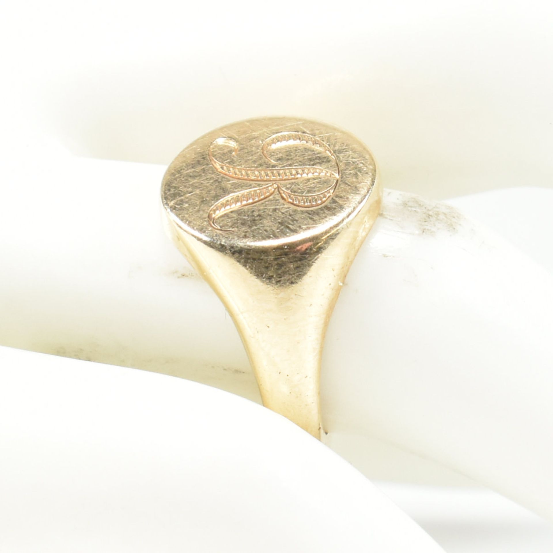 9CT GOLD SIGNET RING WITH INITIAL MONOGRAM - Image 6 of 6