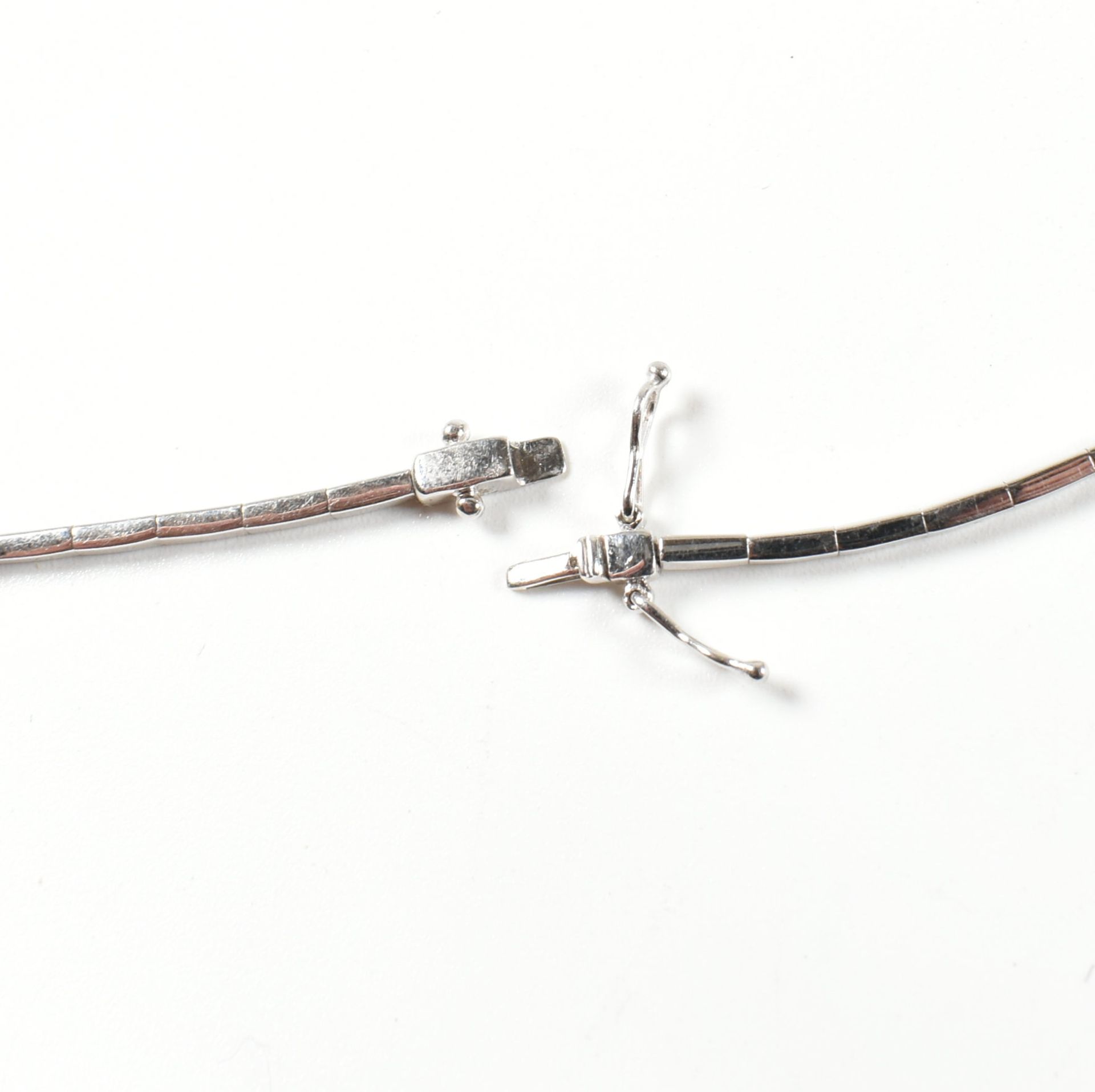 HALLMARKED 18CT WHITE GOLD & DIAMOND LINE NECKLACE - Image 5 of 9