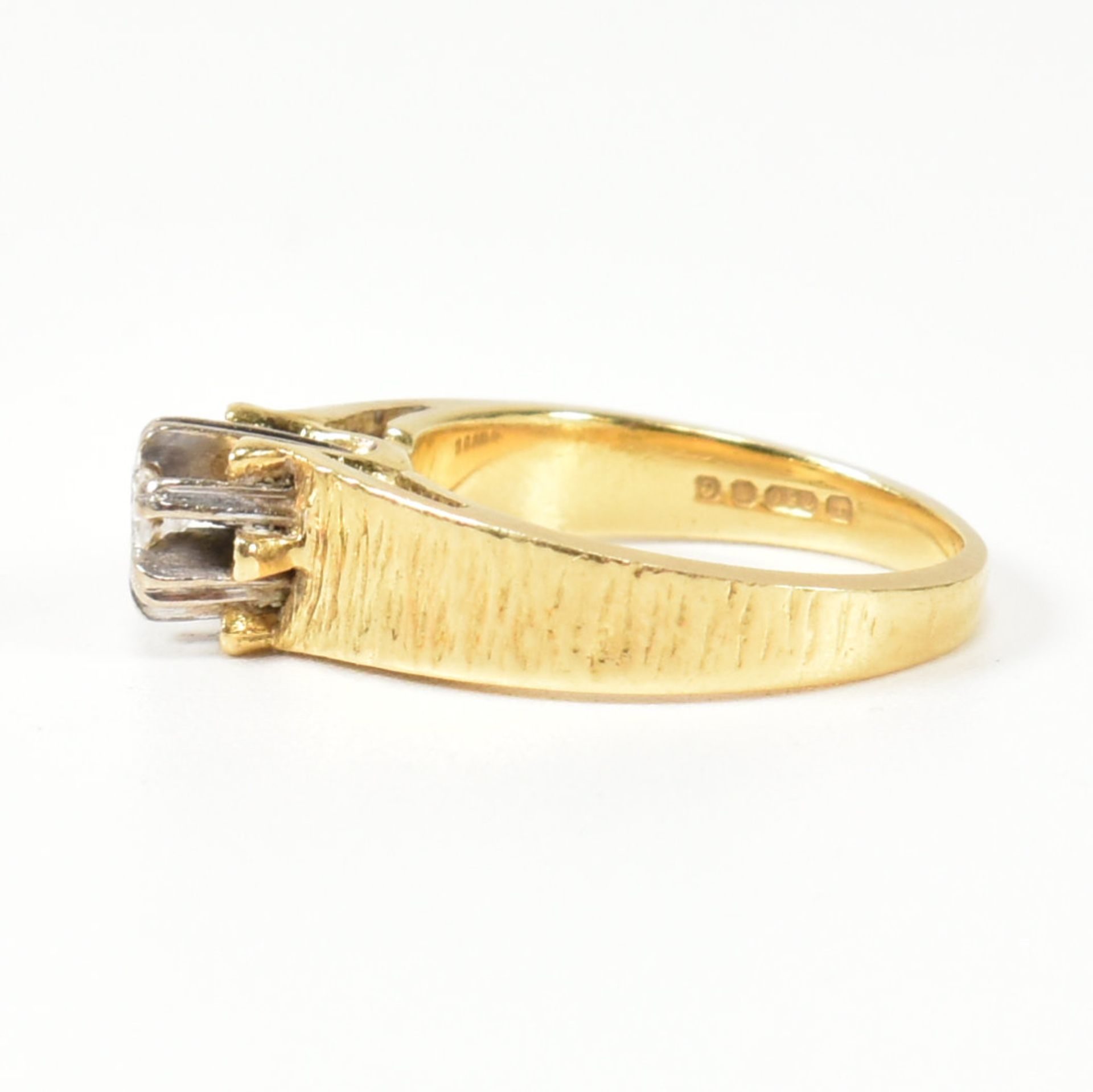 HALLMARKED 18CT GOLD & DIAMOND SOLITAIRE RING - Image 3 of 8