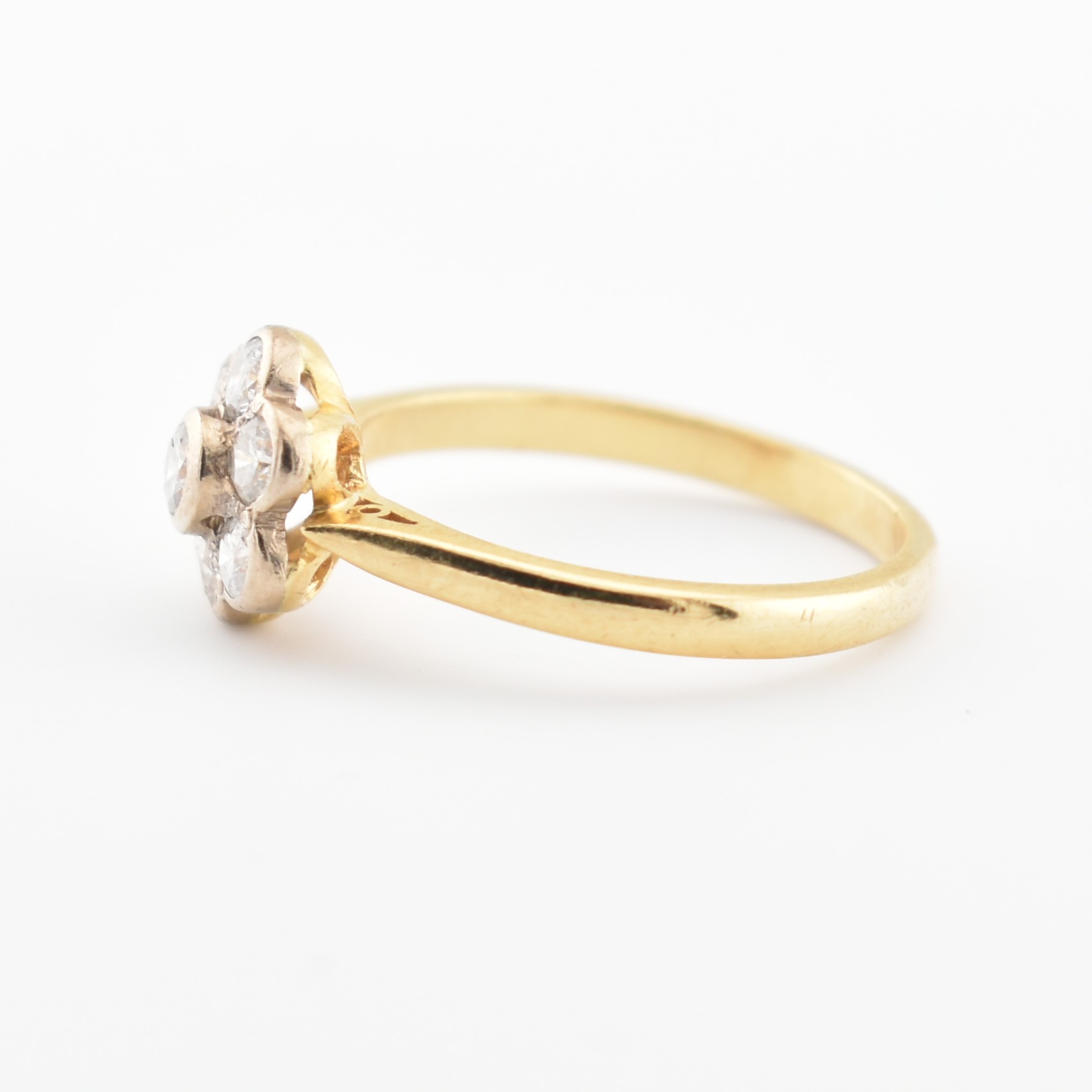 HALLMARKED 18CT GOLD & DIAMOND CLUSTER RING - Image 2 of 6