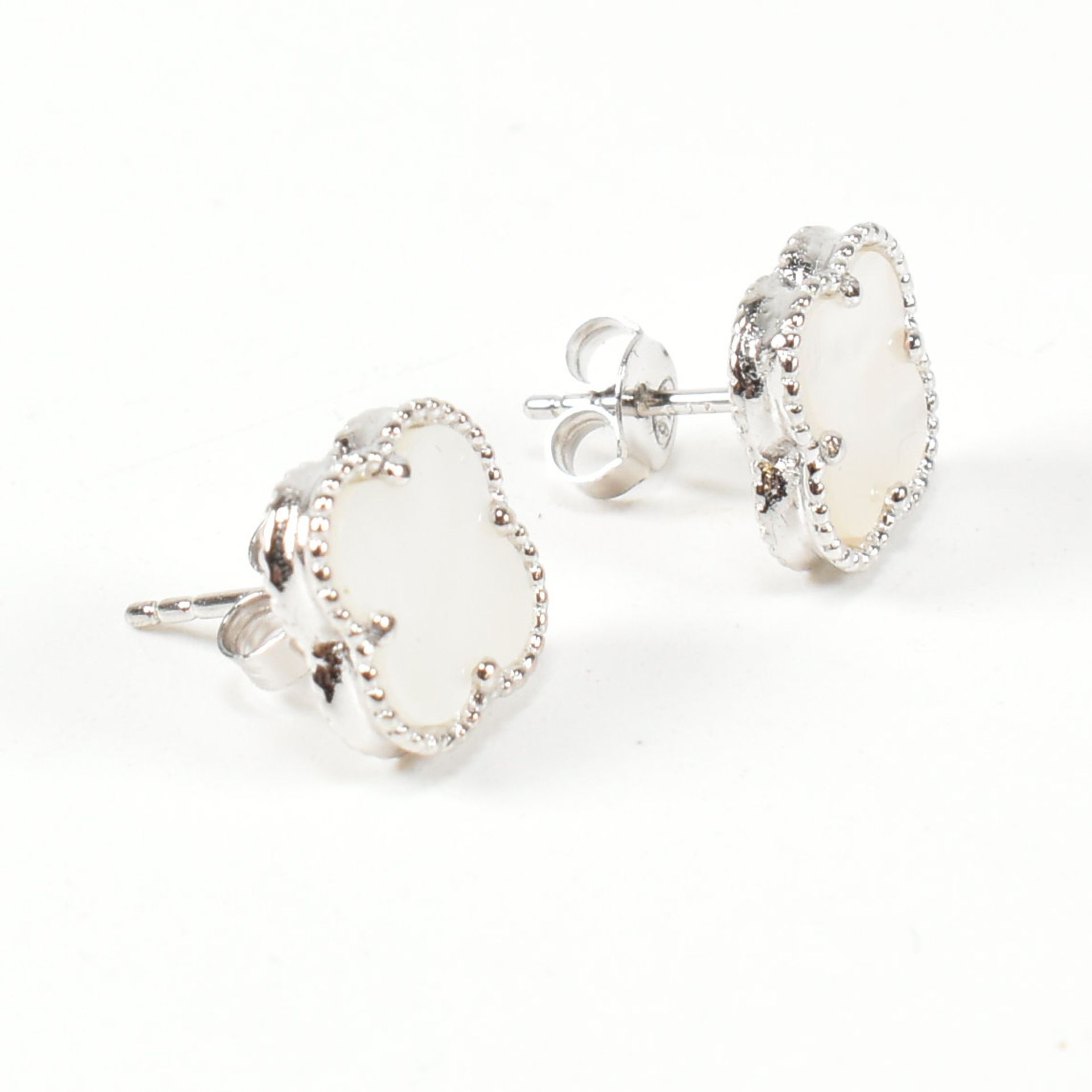 PAIR OF 925 SILVER MOTHER OF PEARL STUD EARRINGS - Image 3 of 4