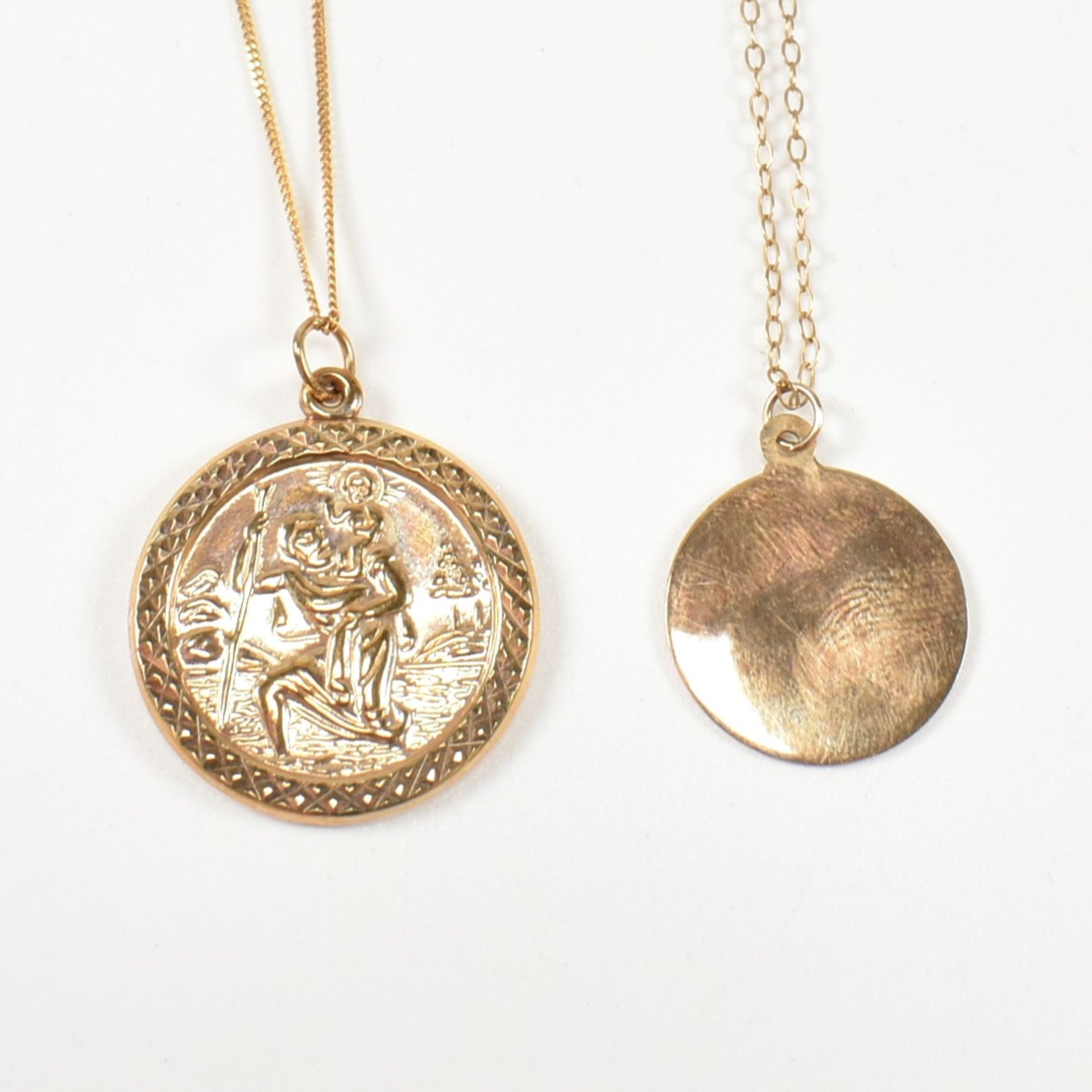 TWO 9CT GOLD ST CHRISTOPHER PENDANT NECKLACES - Bild 5 aus 7