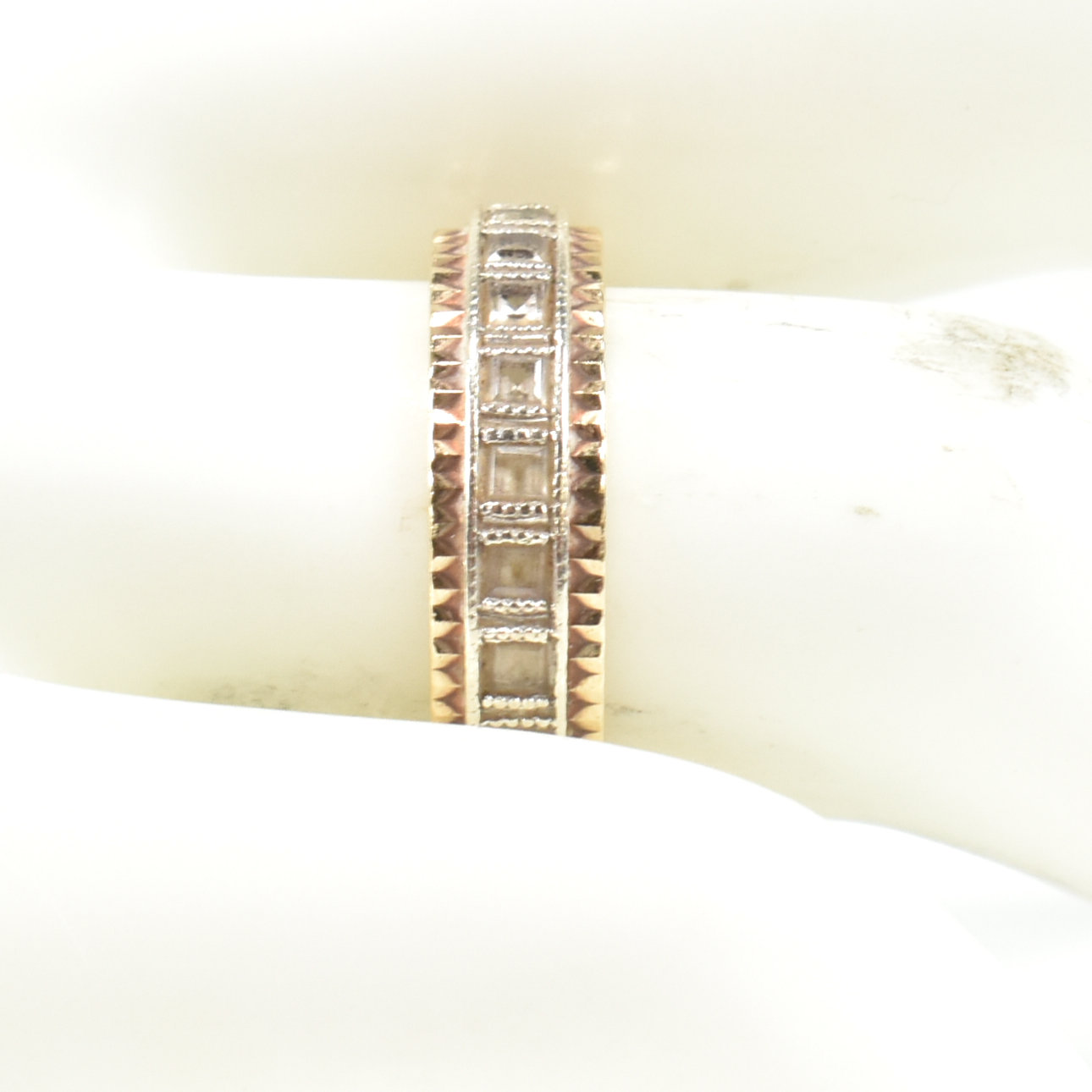 HALLMARKED 9CT GOLD & WHITE STONE ETERNITY RING - Image 5 of 5