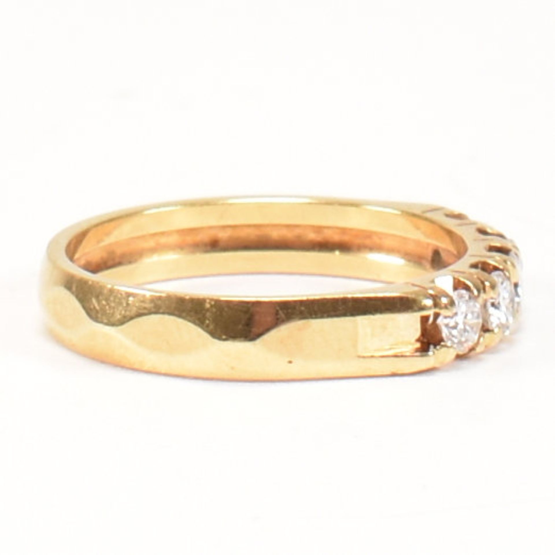 18CT GOLD & DIAMOND FIVE STONE RING - Image 4 of 9