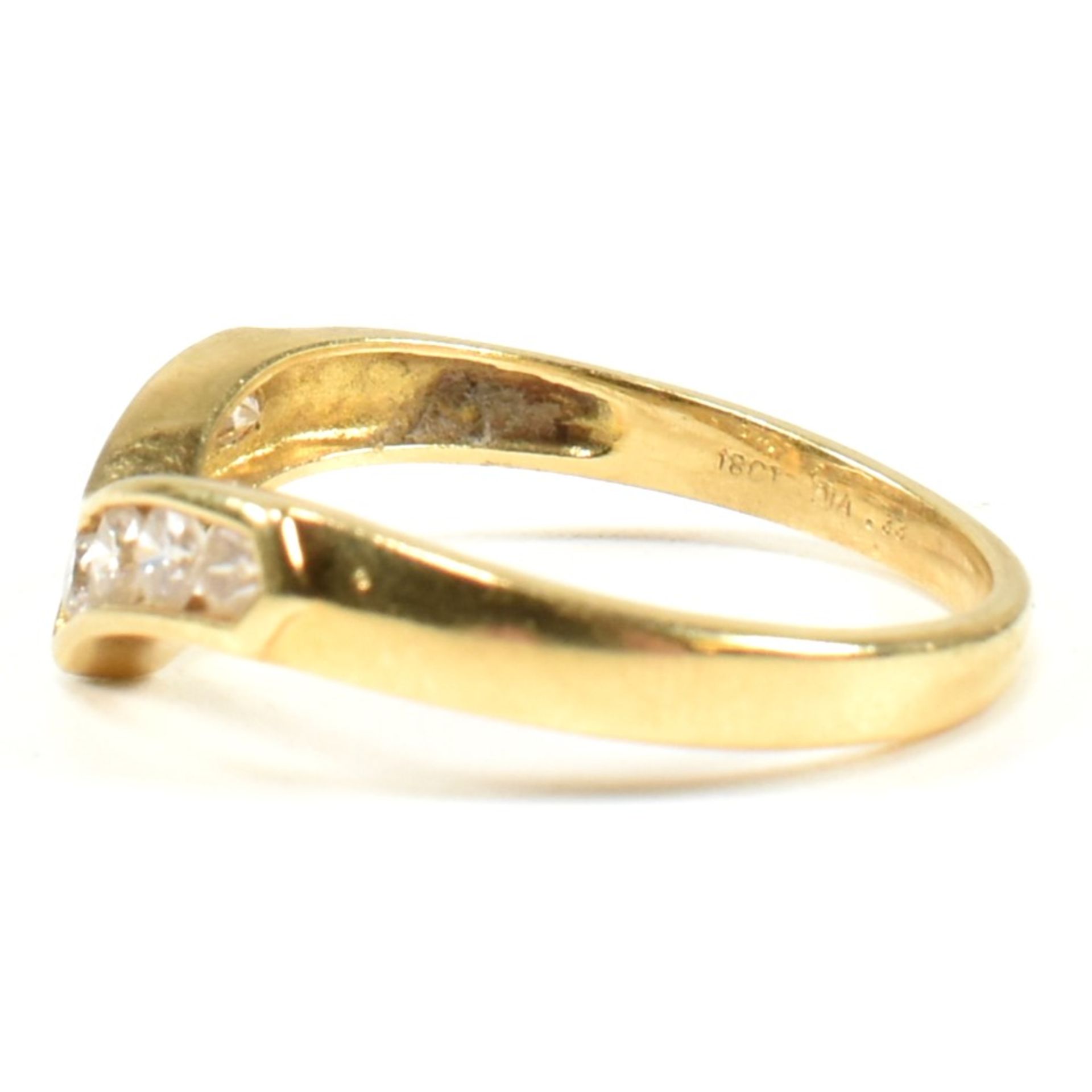 HALLMARKED 18CT GOLD & DIAMOND WISHBONE RING - Image 6 of 9