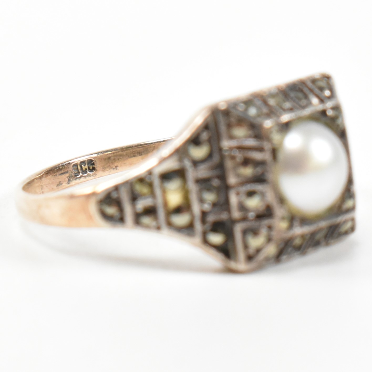 9CT GOLD PEARL & MARCASITE RING - Image 8 of 9