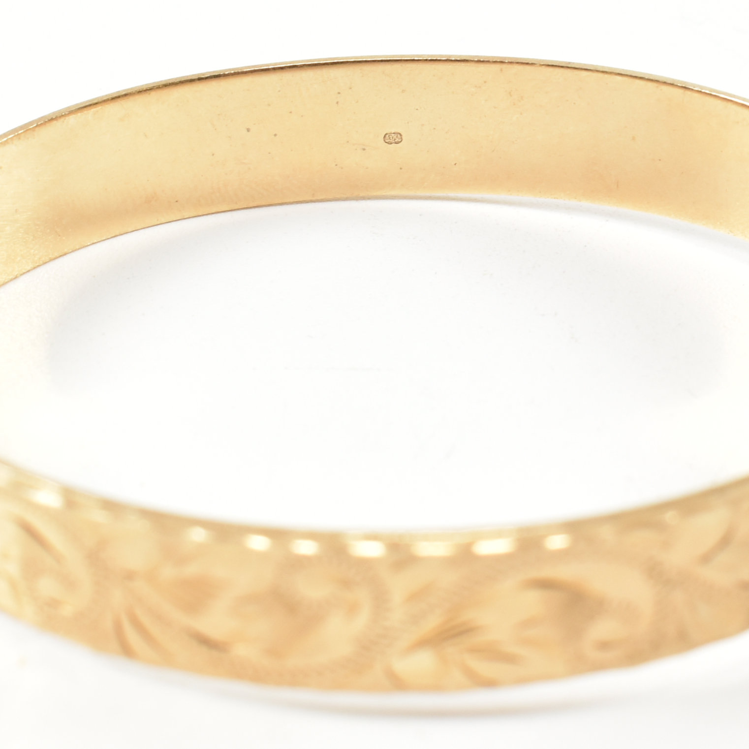 HALLMARKED 9CT GOLD HINGED BANGLE & A PAIR OF 9CT GOLD HOOP EARRINGS - Image 5 of 8