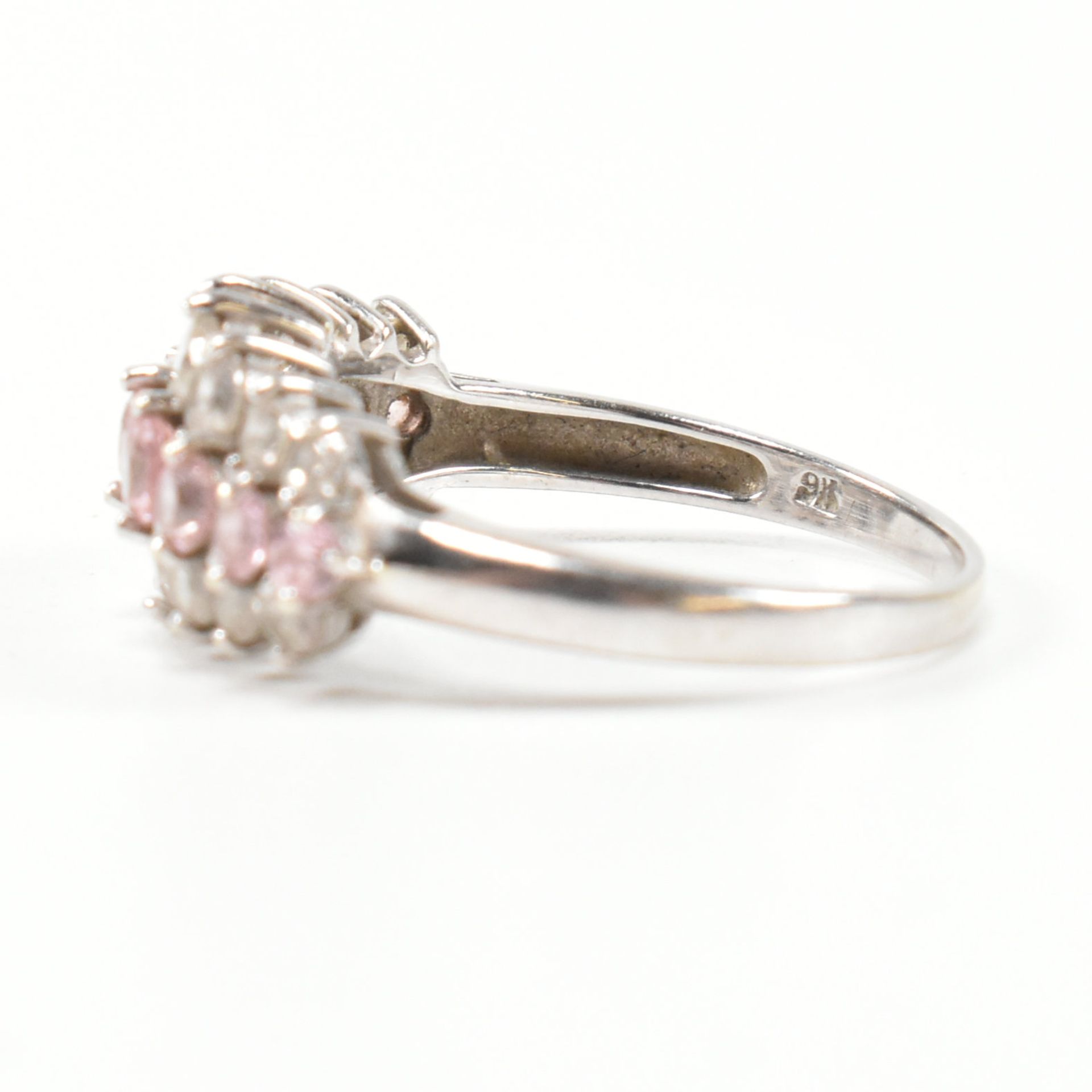 HALLMARKED 9CT WHITE GOLD & CZ CLUSTER RING - Image 5 of 10