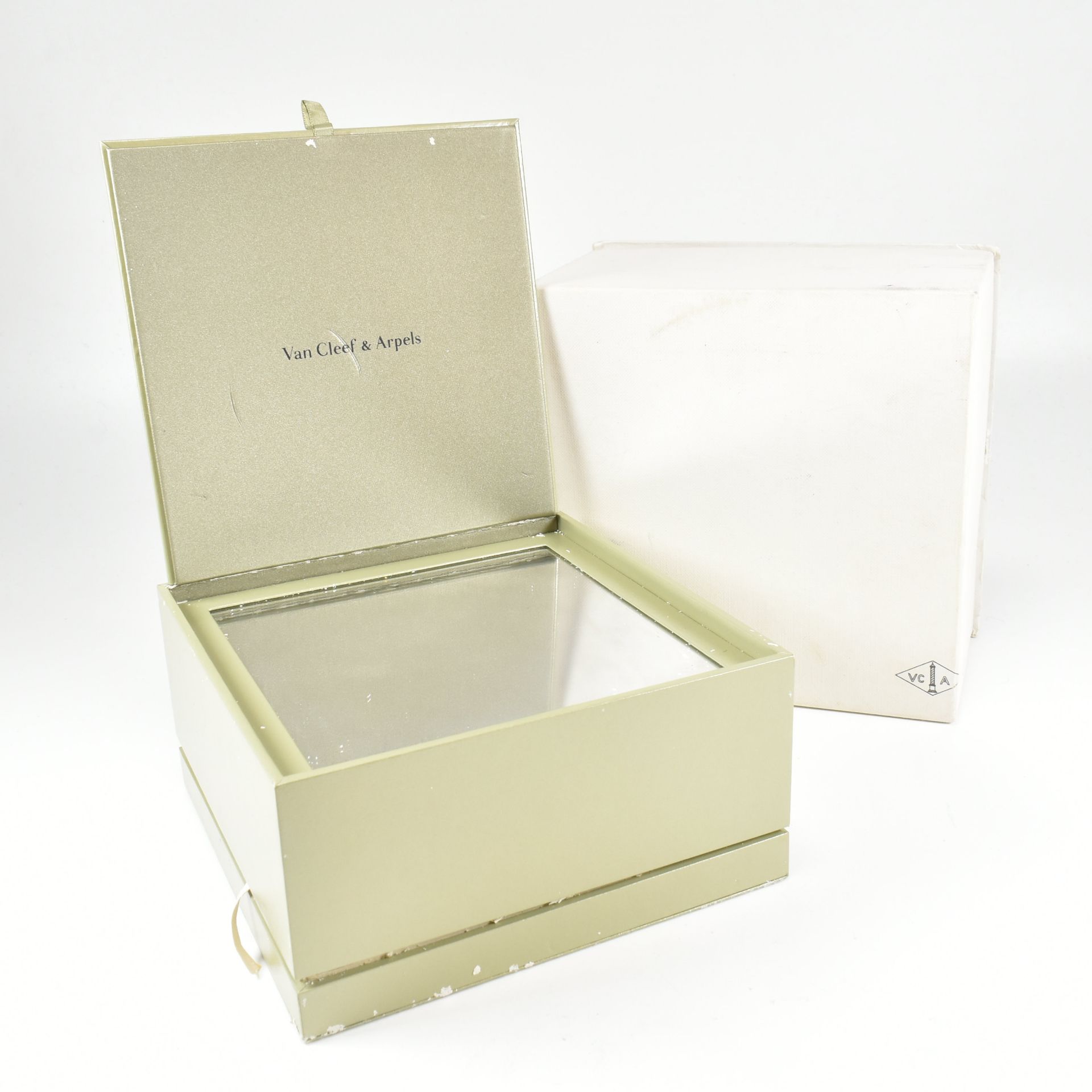 VAN CLEEF & ARPELS BOX