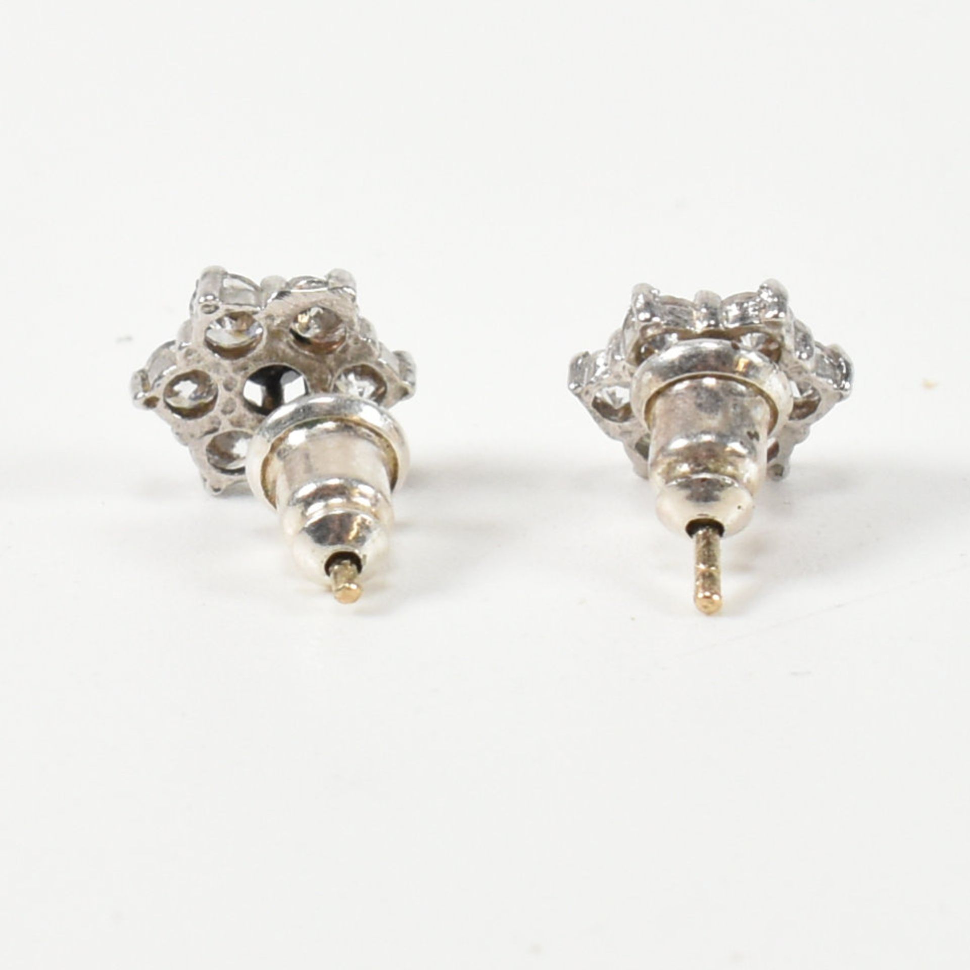 HALLMARKED 9CT GOLD CZ & SAPPHIRE CLUSTER EARRINGS - Image 3 of 6