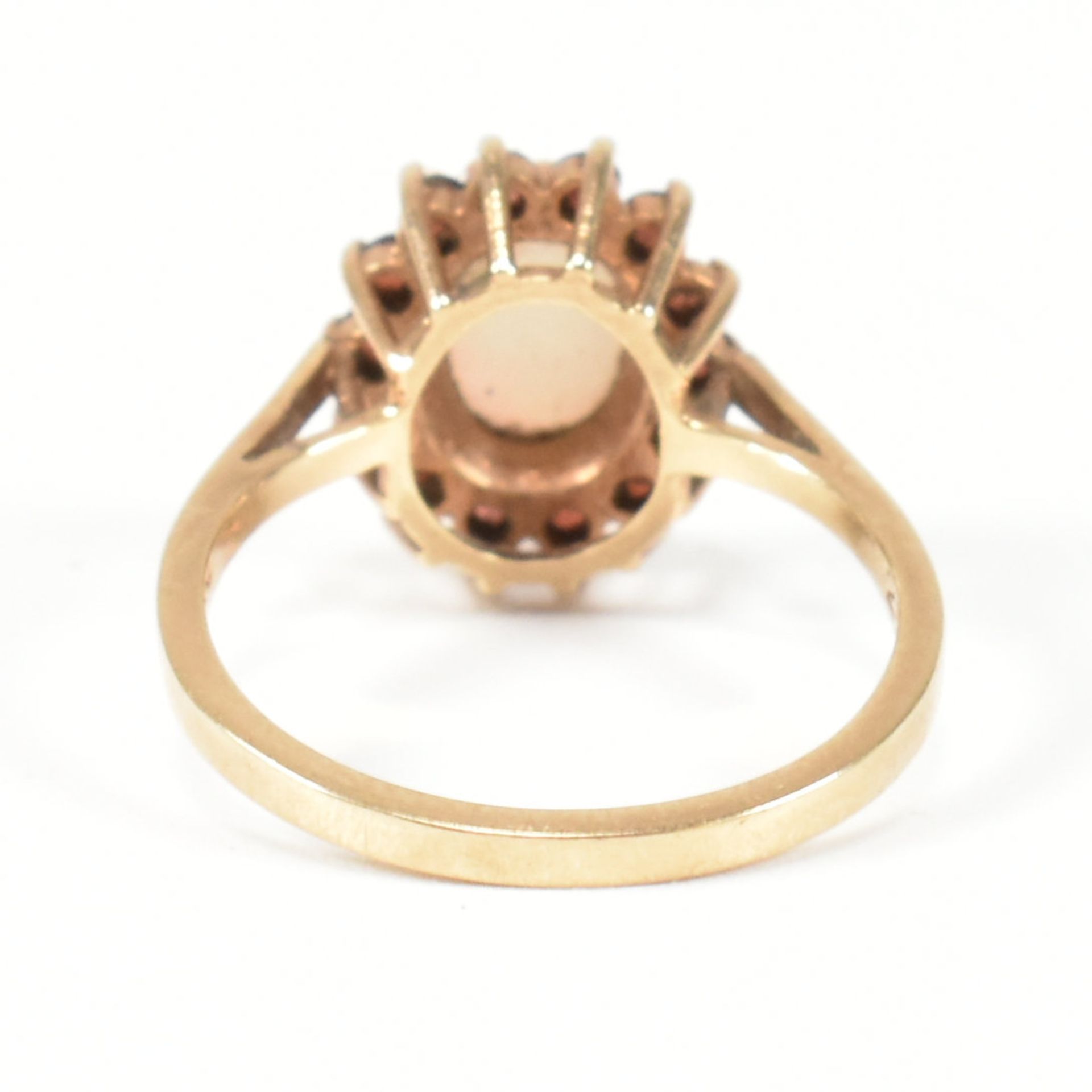 HALLMARKED 9CT GOLD OPAL & RED STONE CLUSTER RING - Image 5 of 8