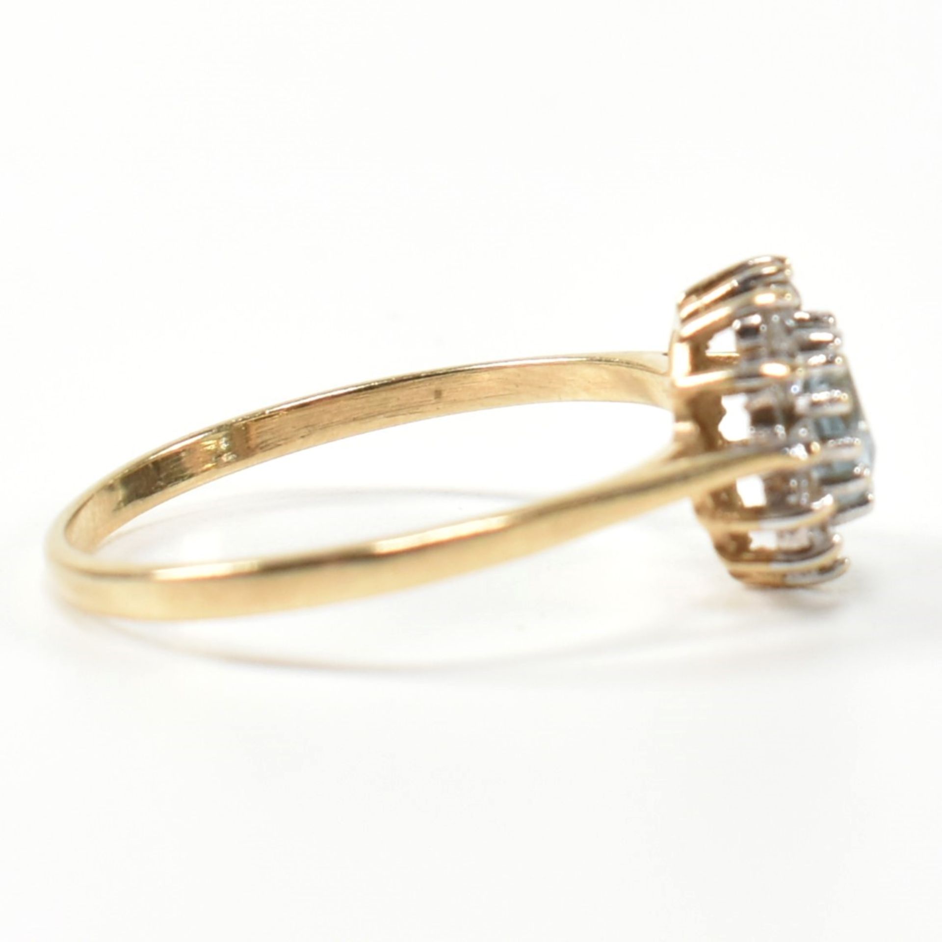 HALLMARKED 9CT GOLD TOPAZ & CZ HEART CLUSTER RING - Image 5 of 9