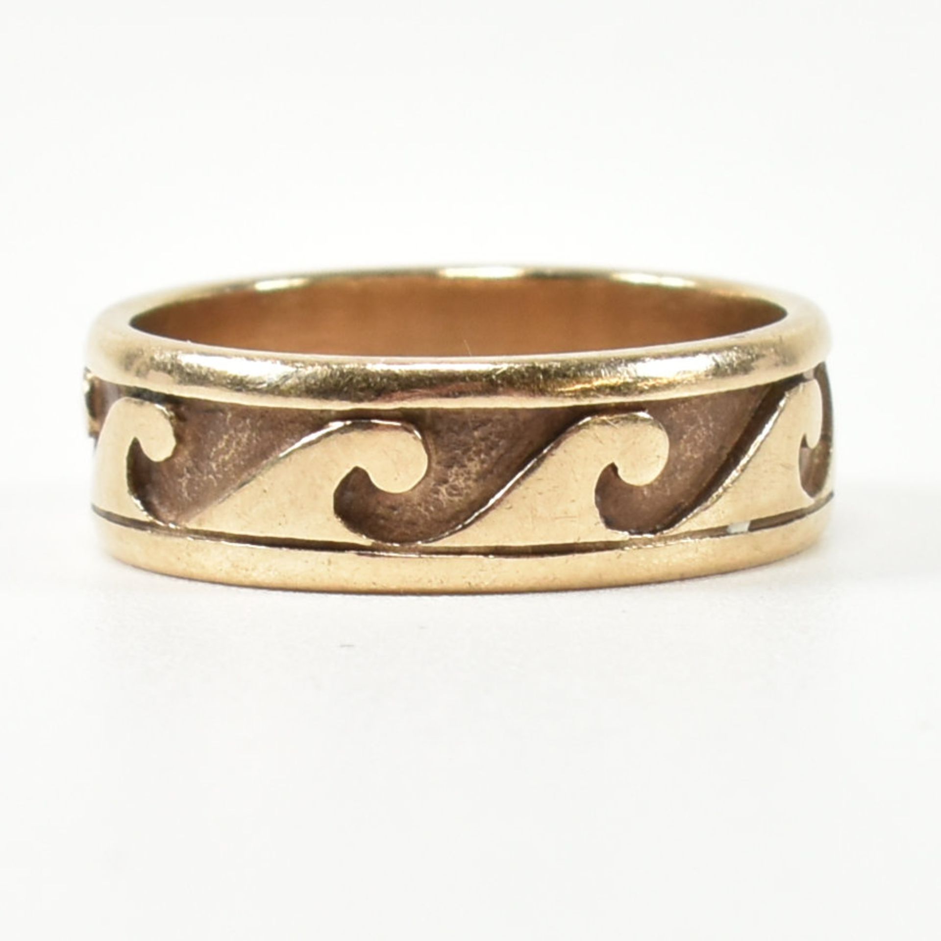 HALLMARKED 9CT GOLD WAVE DESIGN BAND RING