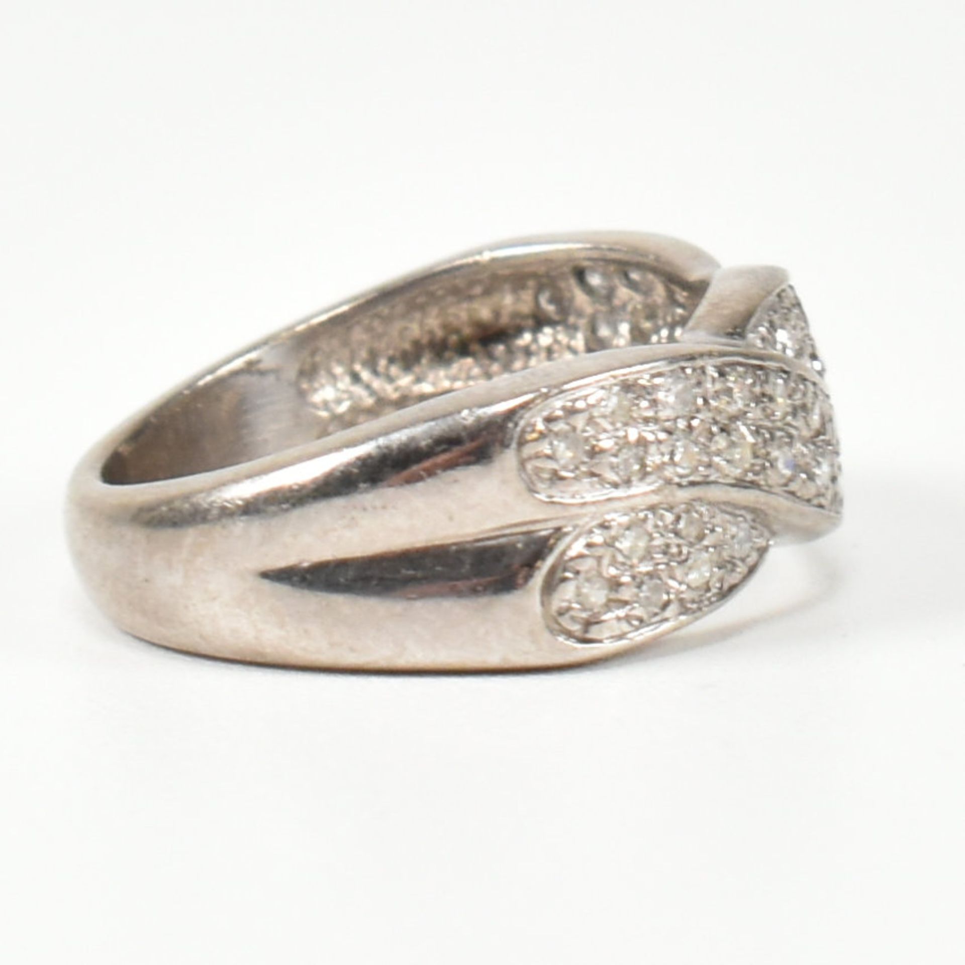 HALLMARKED 18CT WHITE GOLD & DIAMOND TWIST RING - Image 2 of 7