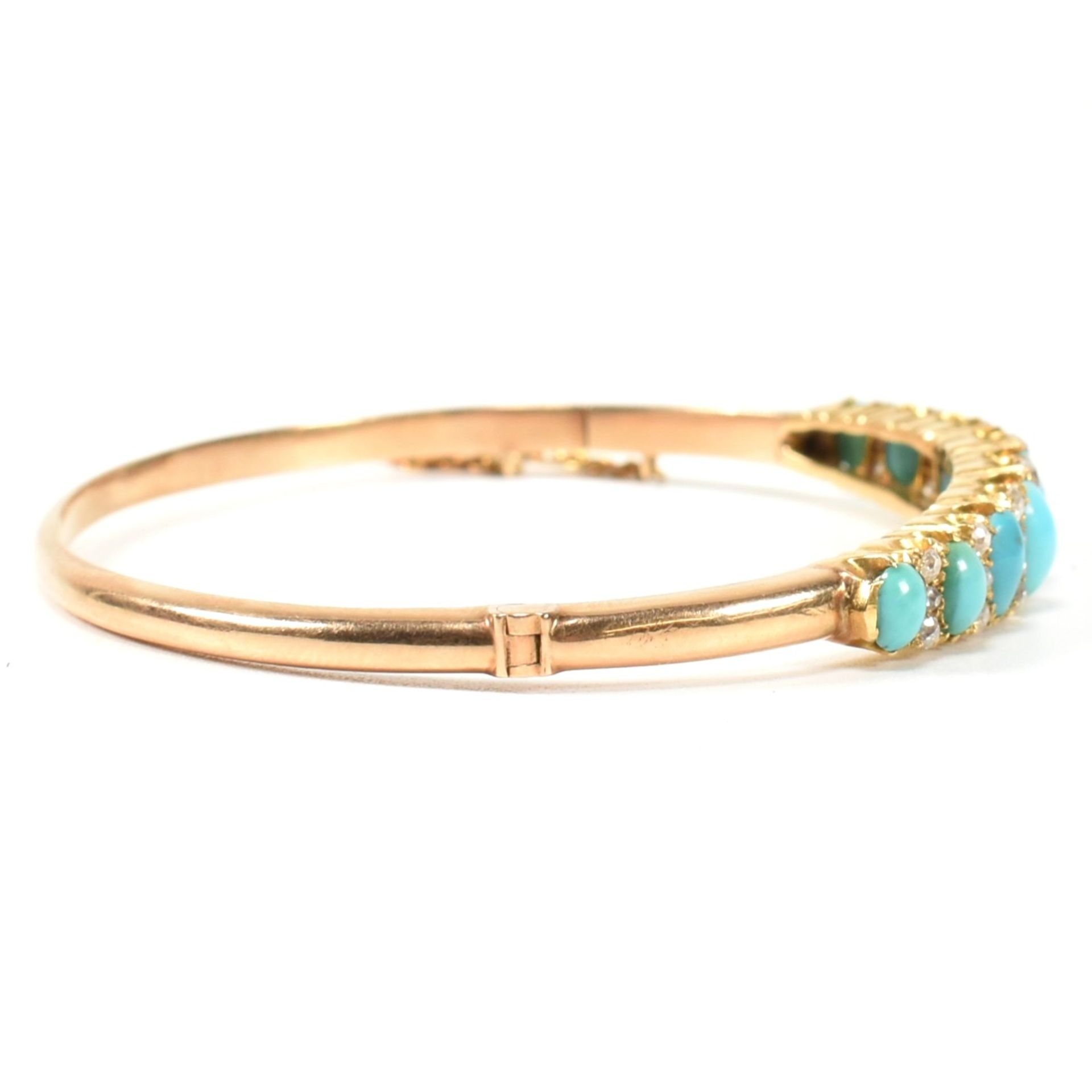 LATE VICTORIAN GOLD TURQUOISE & DIAMOND HINGED BANGLE - Image 6 of 8