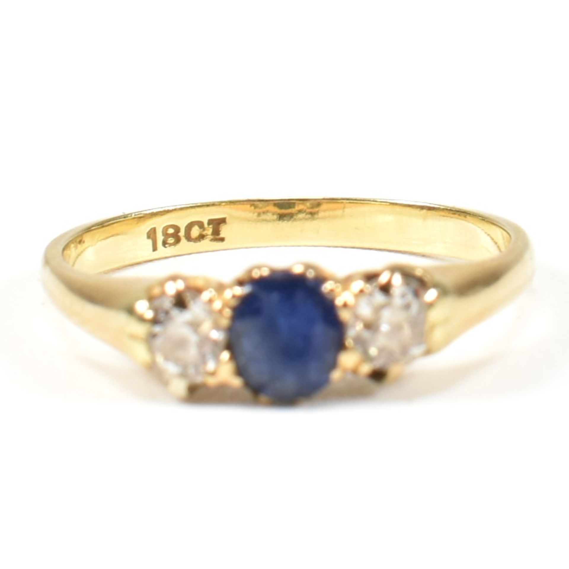 18CT SAPPHIRE & DIAMOND THREE STONE RING - Image 2 of 10