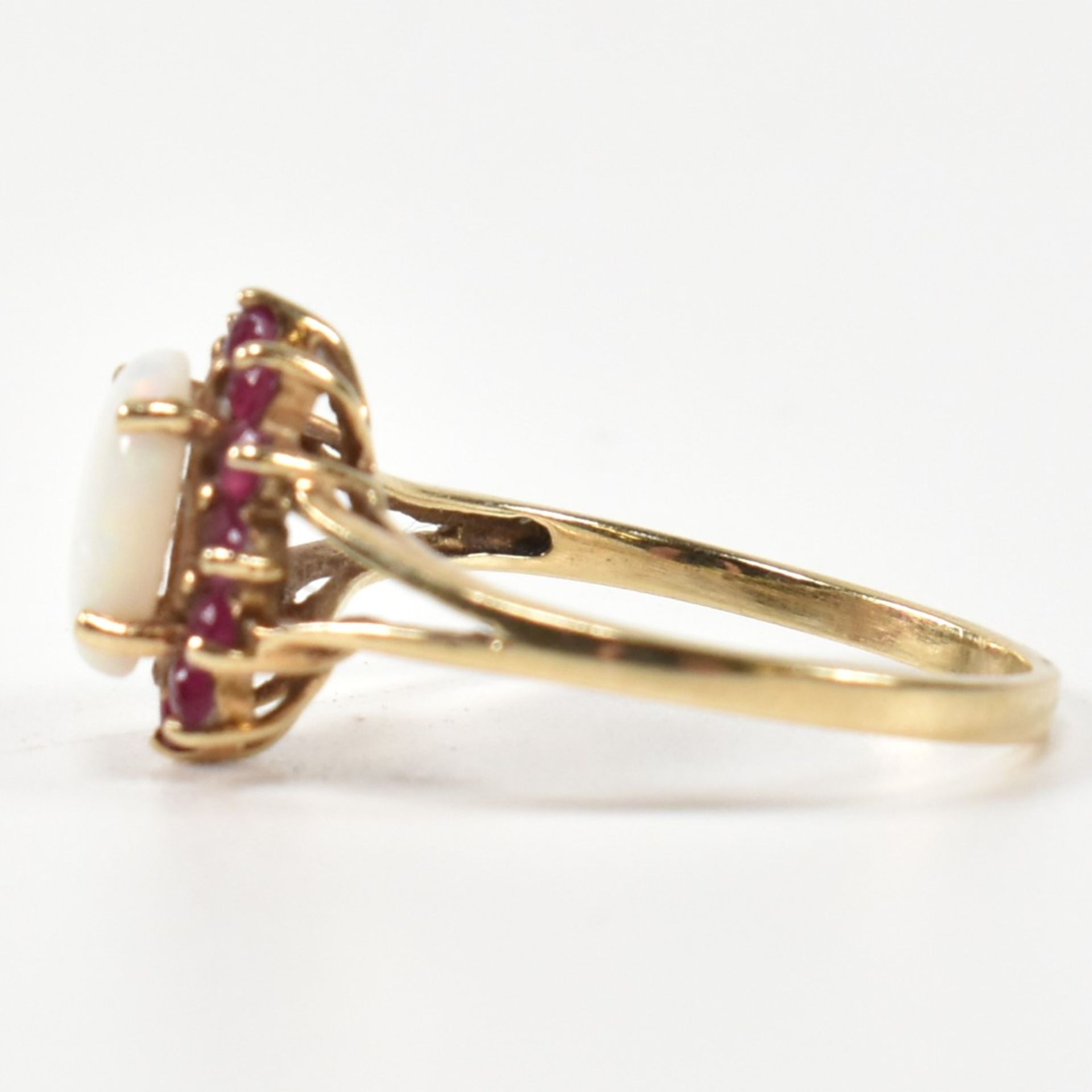 HALLMARKED 9CT GOLD OPAL & RUBY CLUSTER RING - Image 3 of 8