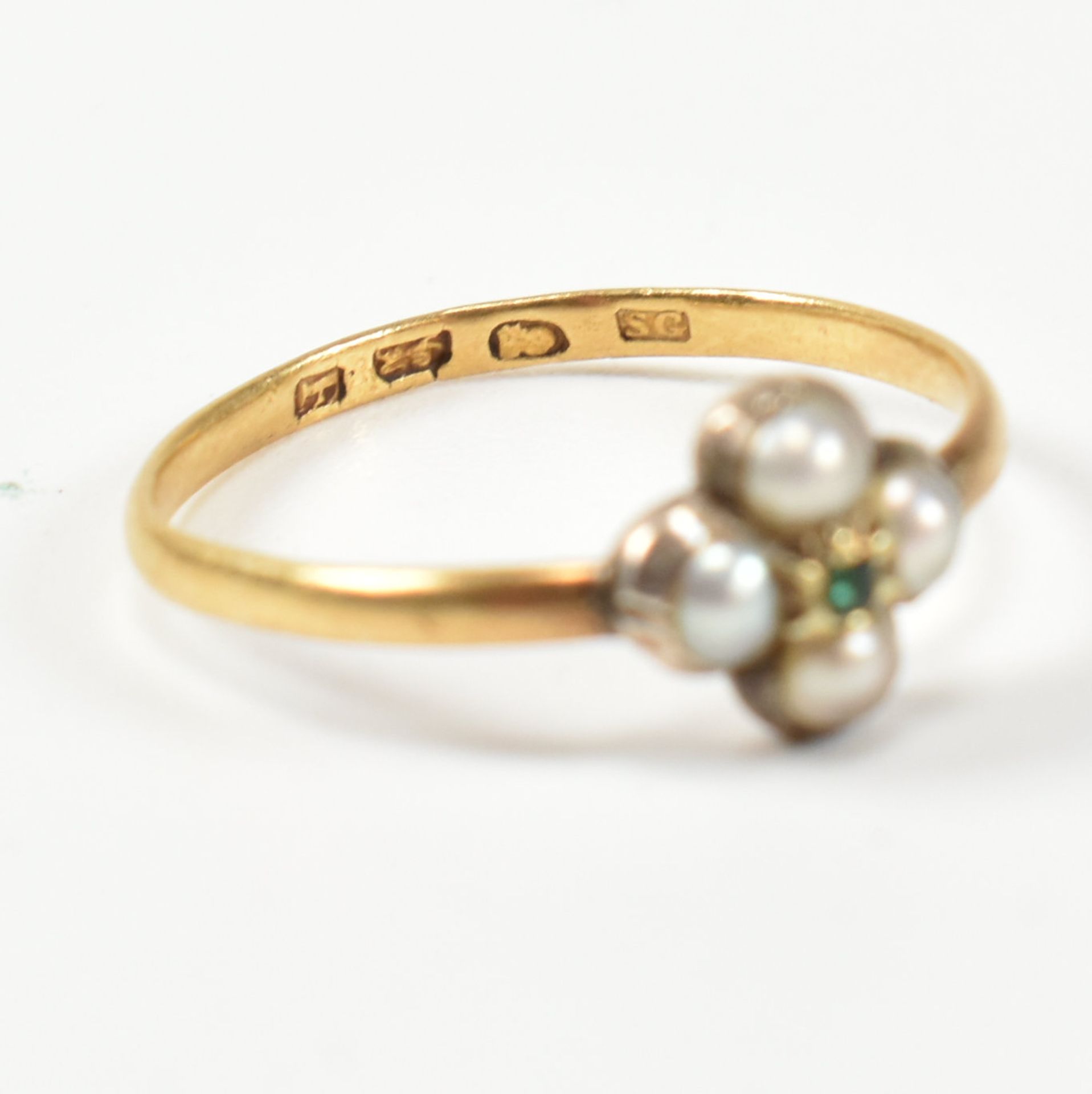 LATE GEORGIAN HALLMARKED SEED PEARL & EMERALD RING - Image 6 of 7