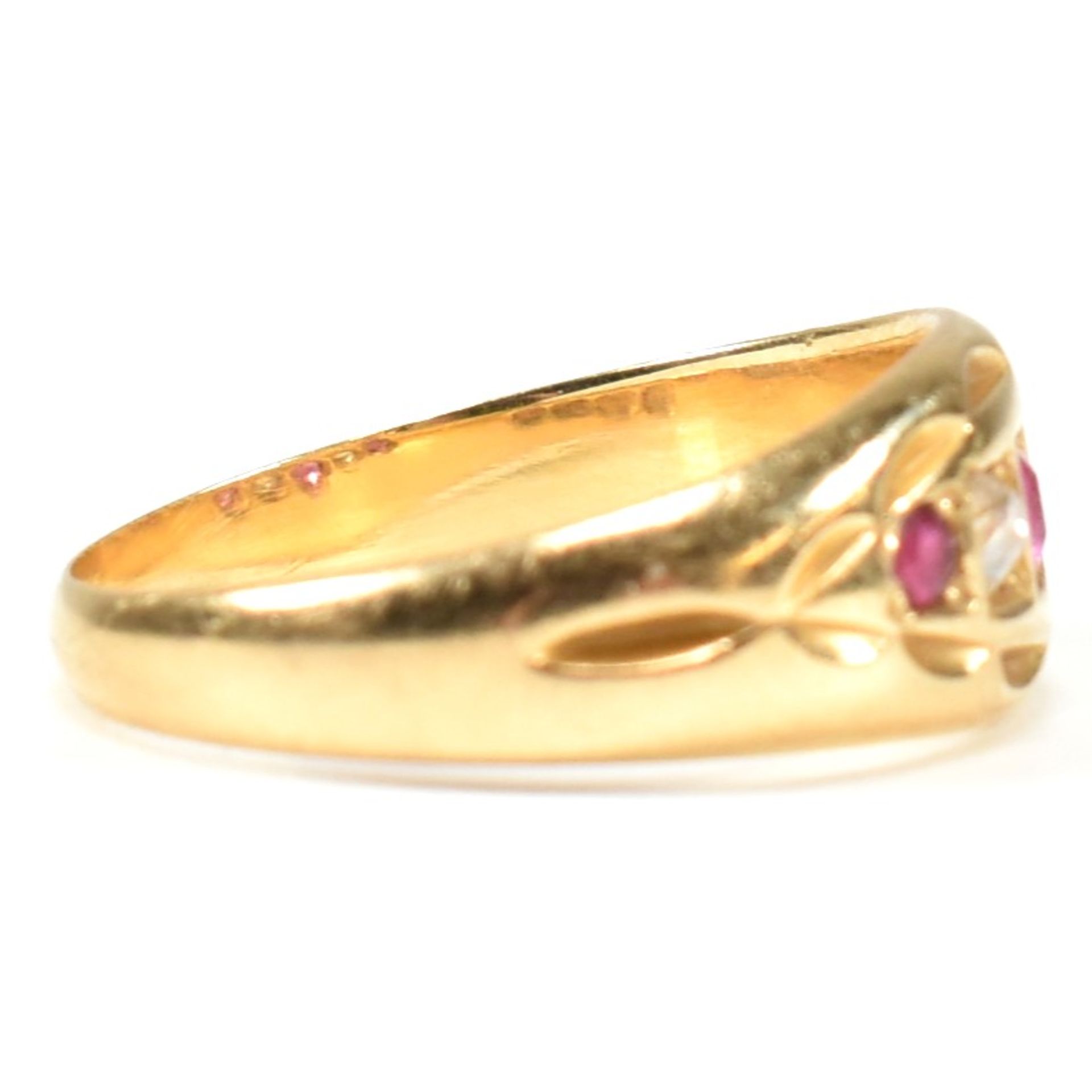 VICTORIAN HALLMARKED 18CT GOLD RUBY & DIAMOND GYPSY RING - Bild 5 aus 9