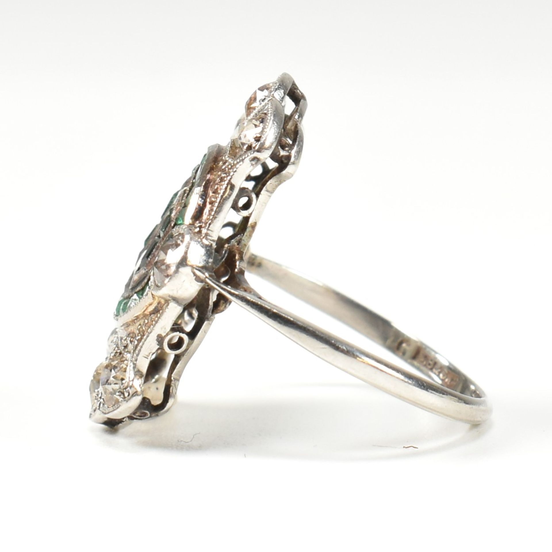 ART DECO PLATINUM EMERALD & DIAMOND RING - Image 6 of 10