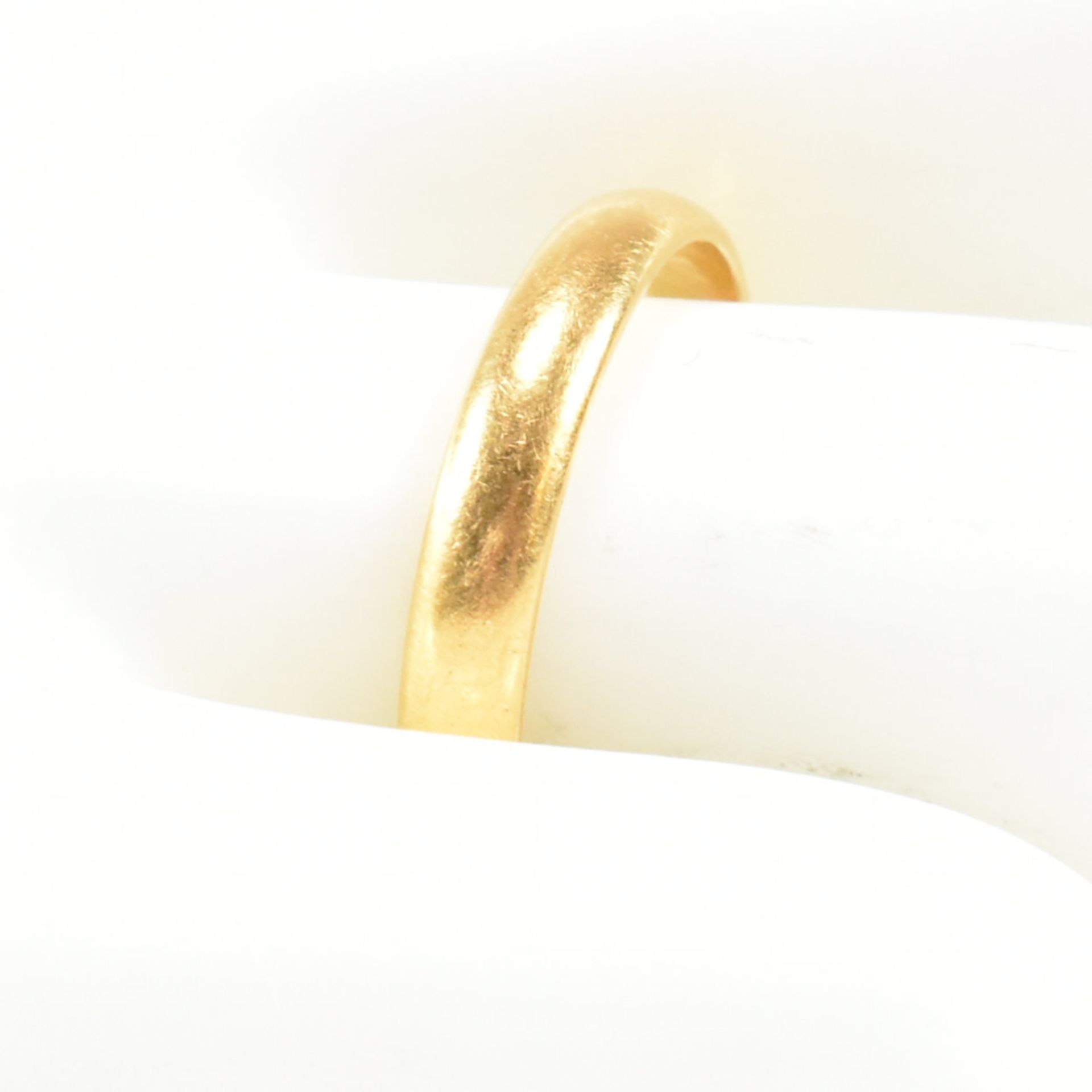 HALLMARKED 22CT GOLD BAND RING - Bild 4 aus 4