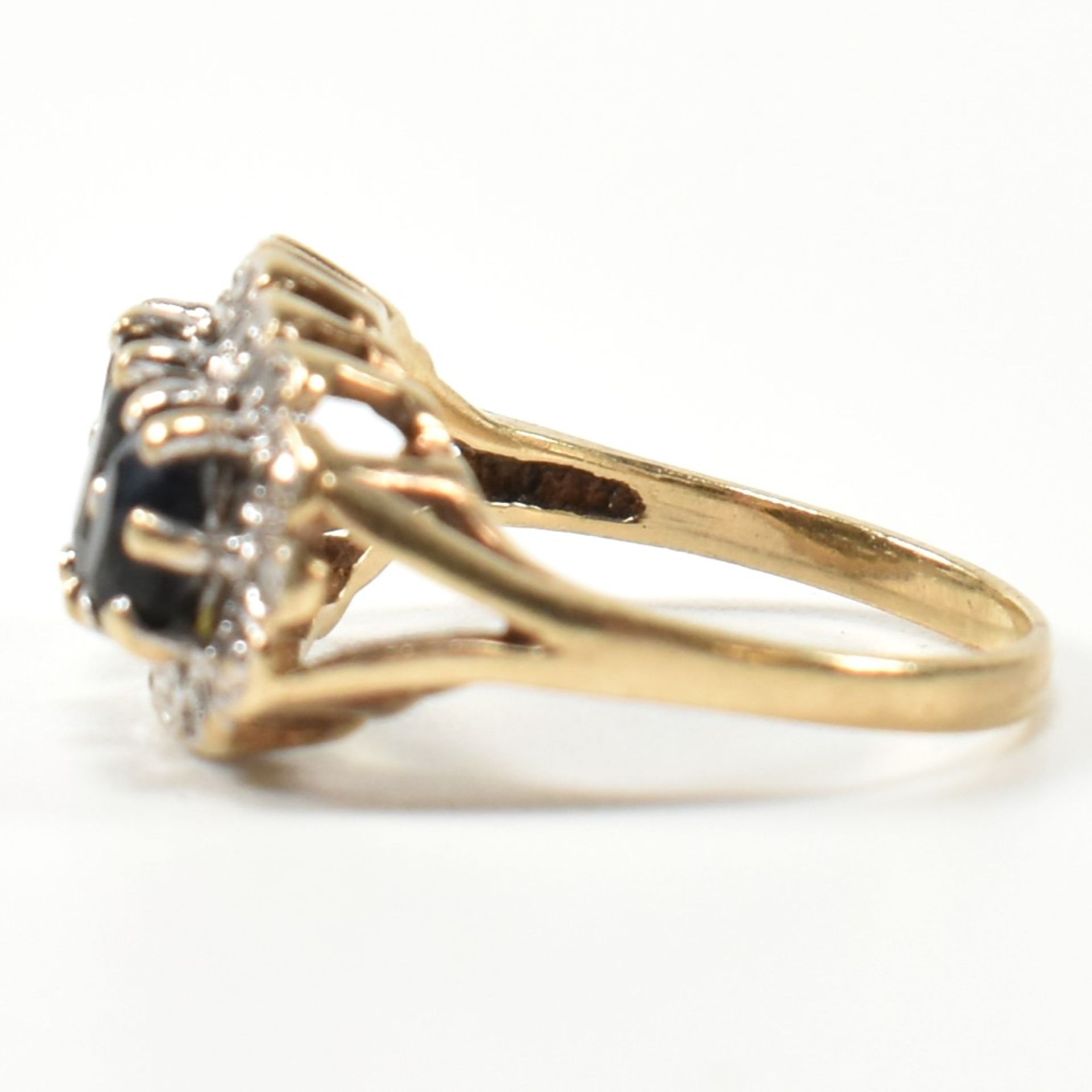 9CT GOLD SAPPHIRE & DIAMOND THREE STONE RING - Image 6 of 8