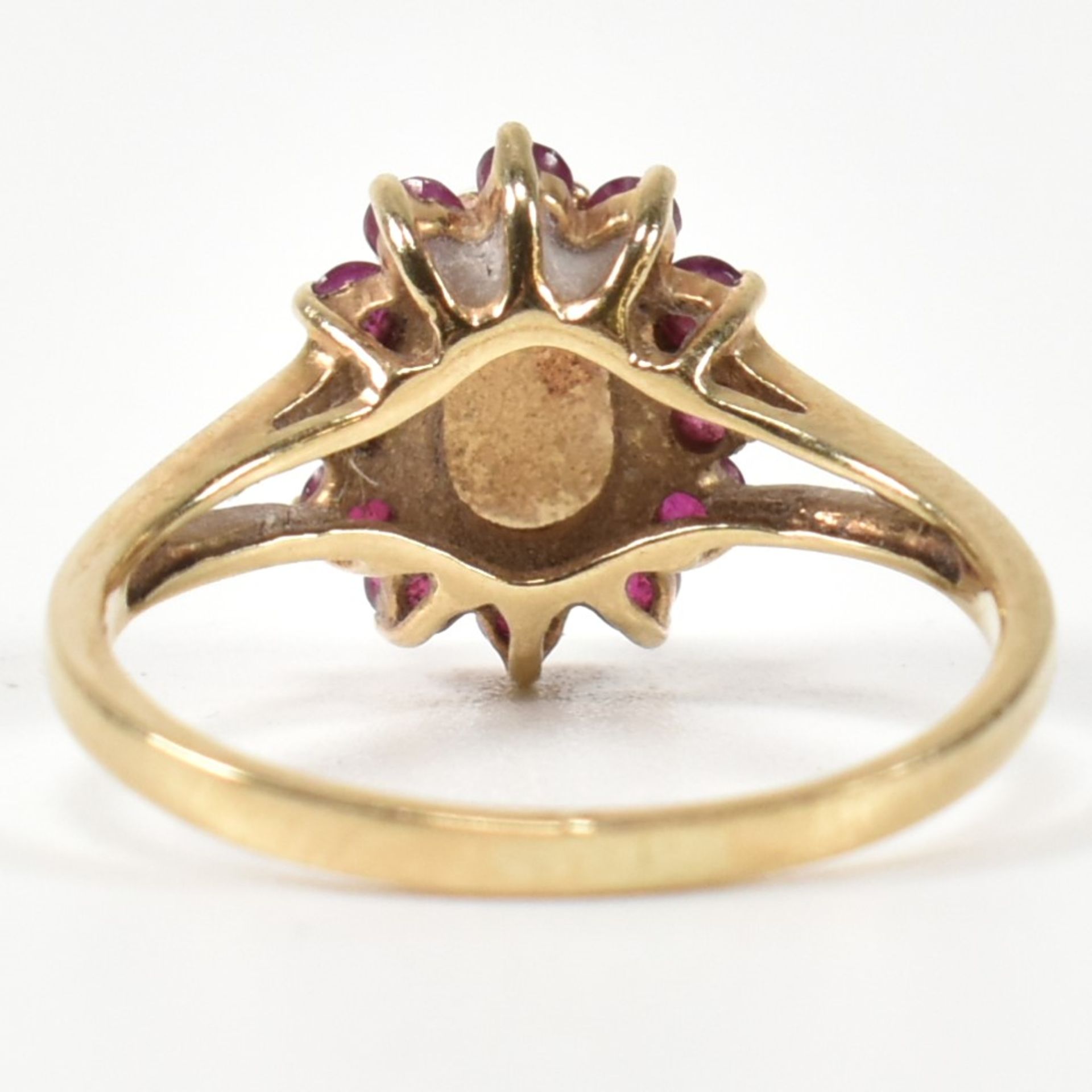 HALLMARKED 9CT GOLD OPAL & RUBY CLUSTER RING - Image 4 of 8