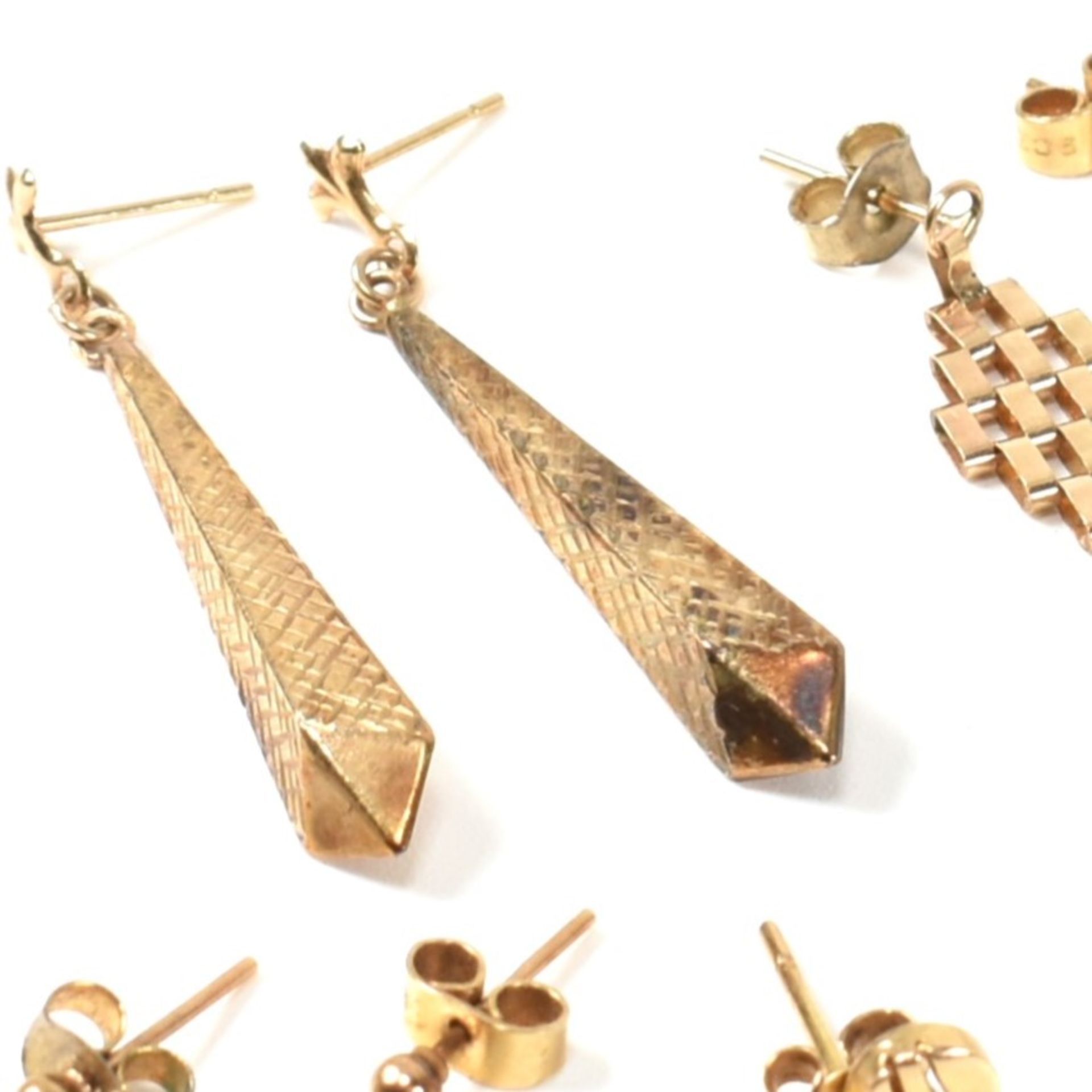 COLLECTION OF 9CT GOLD EARRINGS - Image 4 of 6