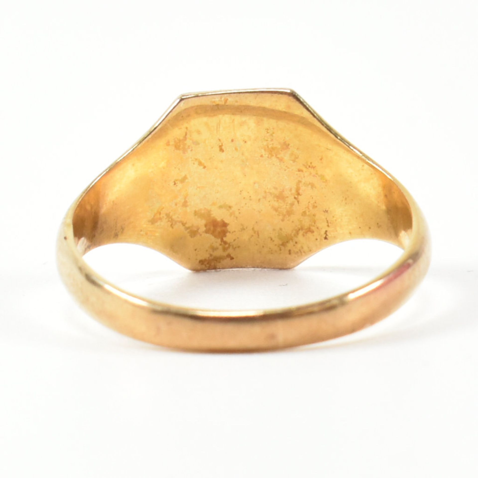 HALLMARKED 9CT GOLD ENGRAVED SIGNET RING - Image 5 of 8