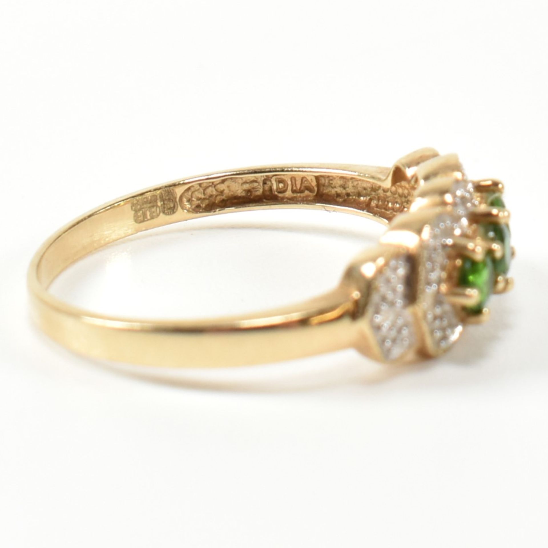 HALLMARKED 9CT GOLD DIOPSIDE & DIAMOND THREE STONE RING - Image 9 of 10