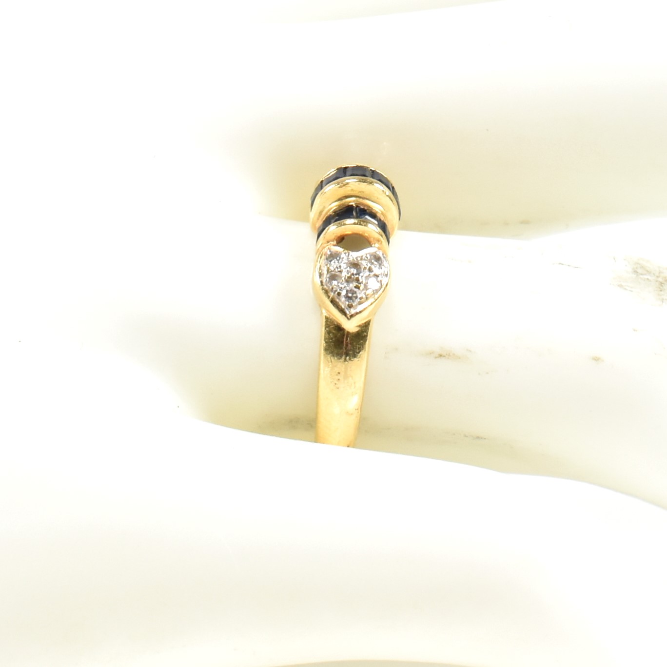 18CT GOLD SAPPHIRE & DIAMOND RING - Image 9 of 9