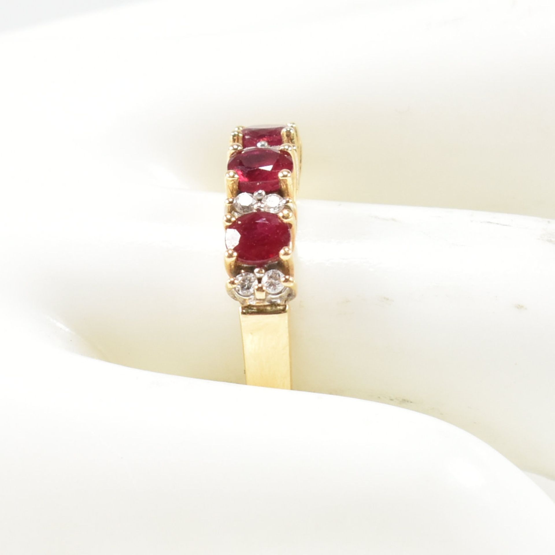 HALLMARKED 18CT GOLD RUBY & DIAMOND THREE STONE RING - Image 7 of 7