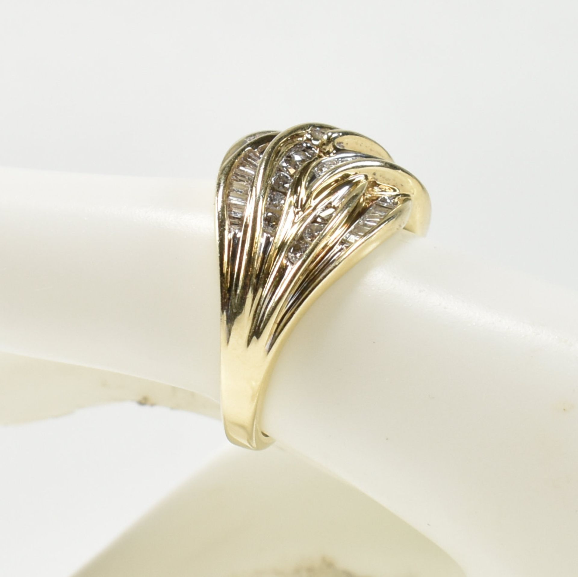 HALLMARKED 9CT GOLD & DIAMOND KNOT COCKTAIL RING - Bild 9 aus 9