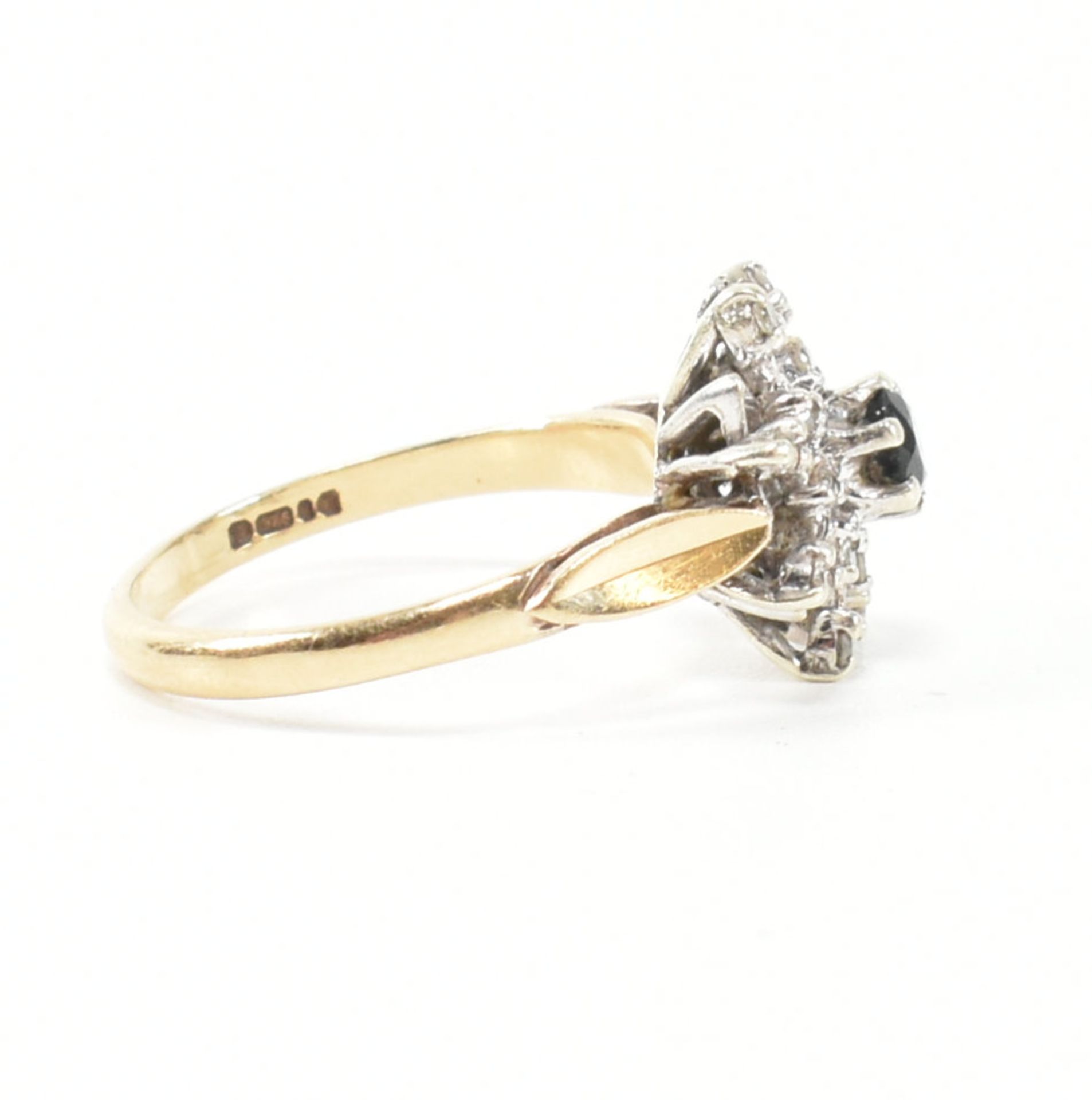 HALLMARKED 9CT GOLD DIAMOND & SAPPHIRE CLUSTER RING - Image 2 of 7