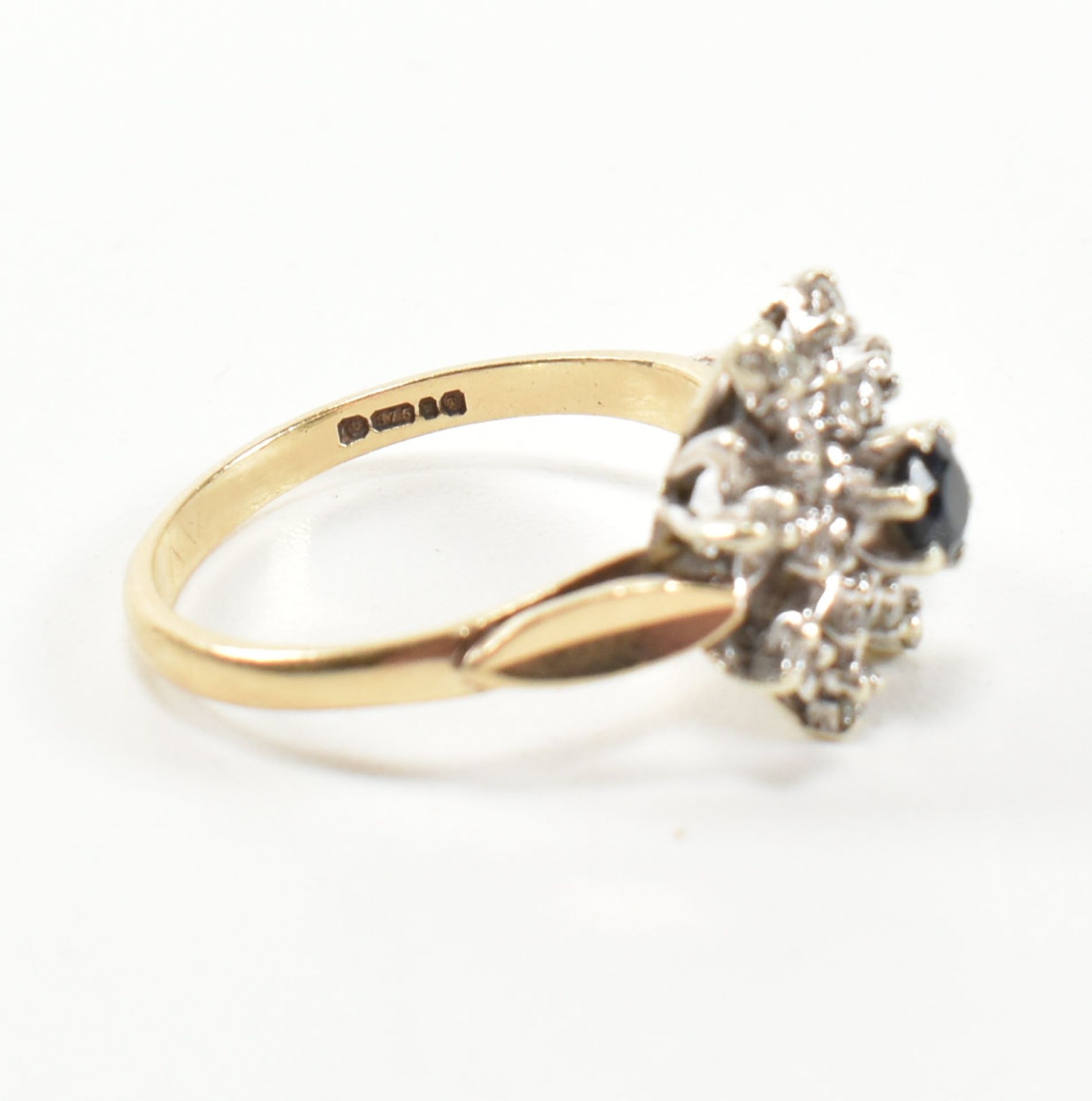 HALLMARKED 9CT GOLD DIAMOND & SAPPHIRE CLUSTER RING - Image 7 of 7